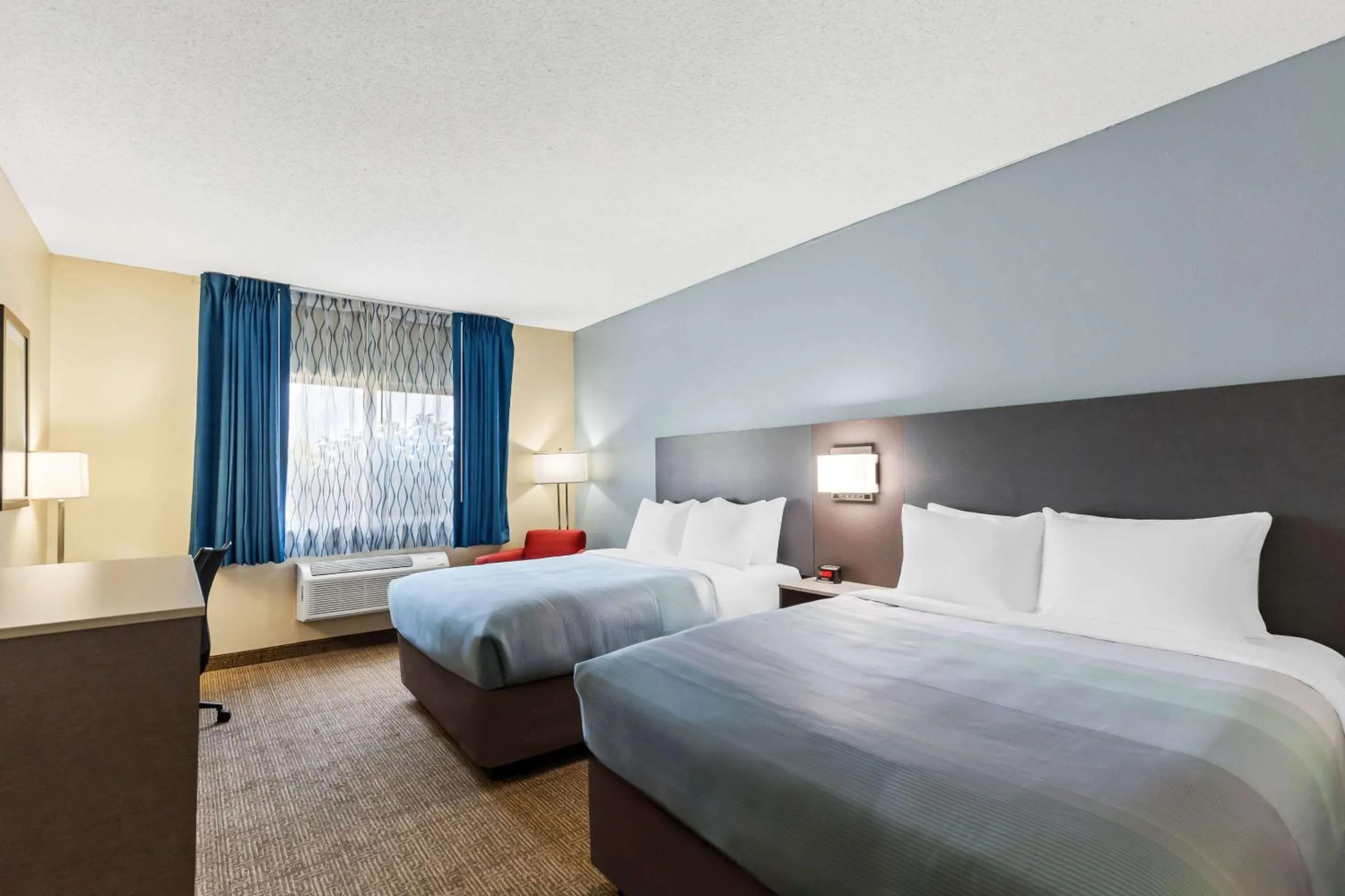 Bedroom, Bed in Quality Inn & Suites Springfield Southwest near I-72