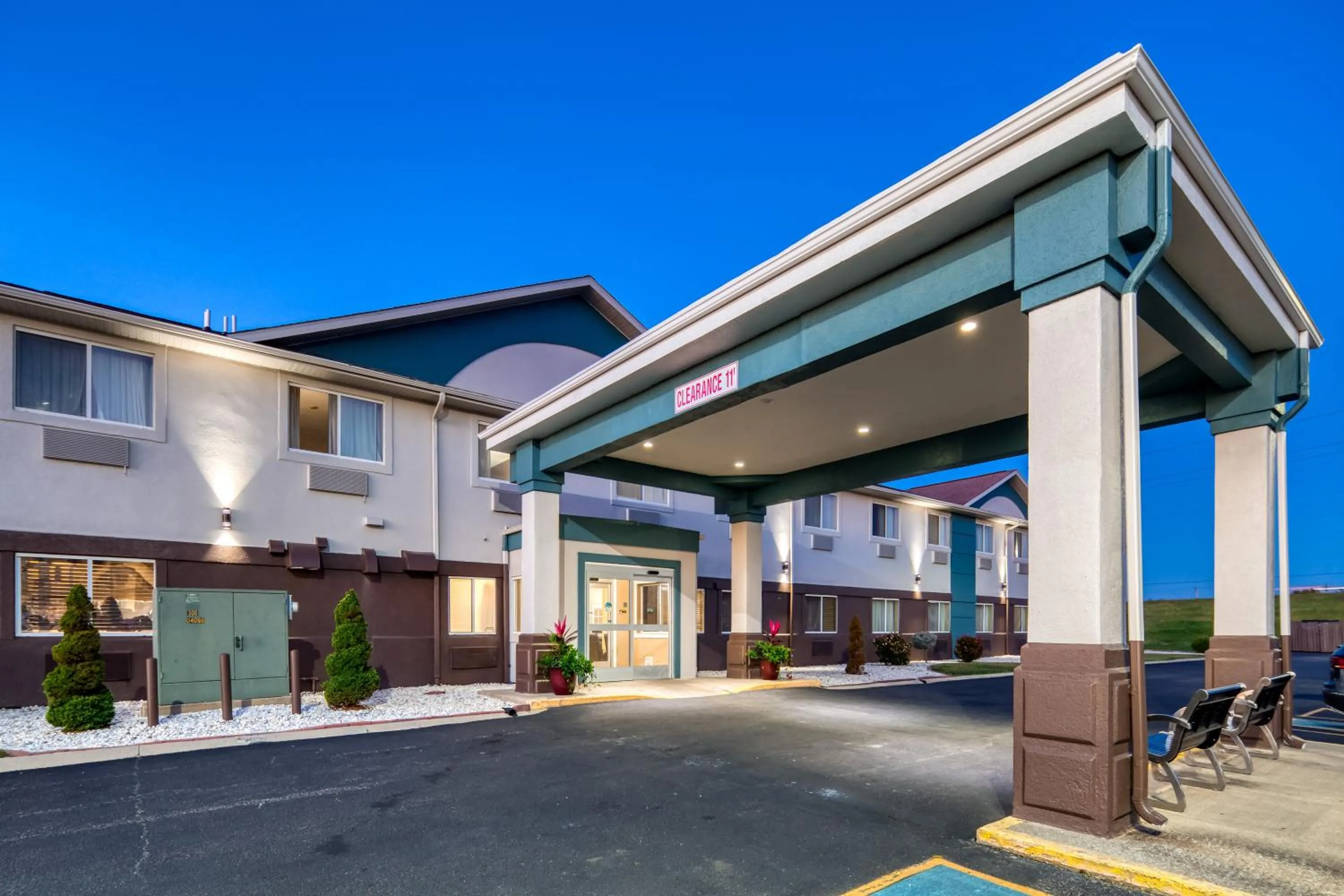 Property building in Quality Inn & Suites Springfield Southwest near I-72
