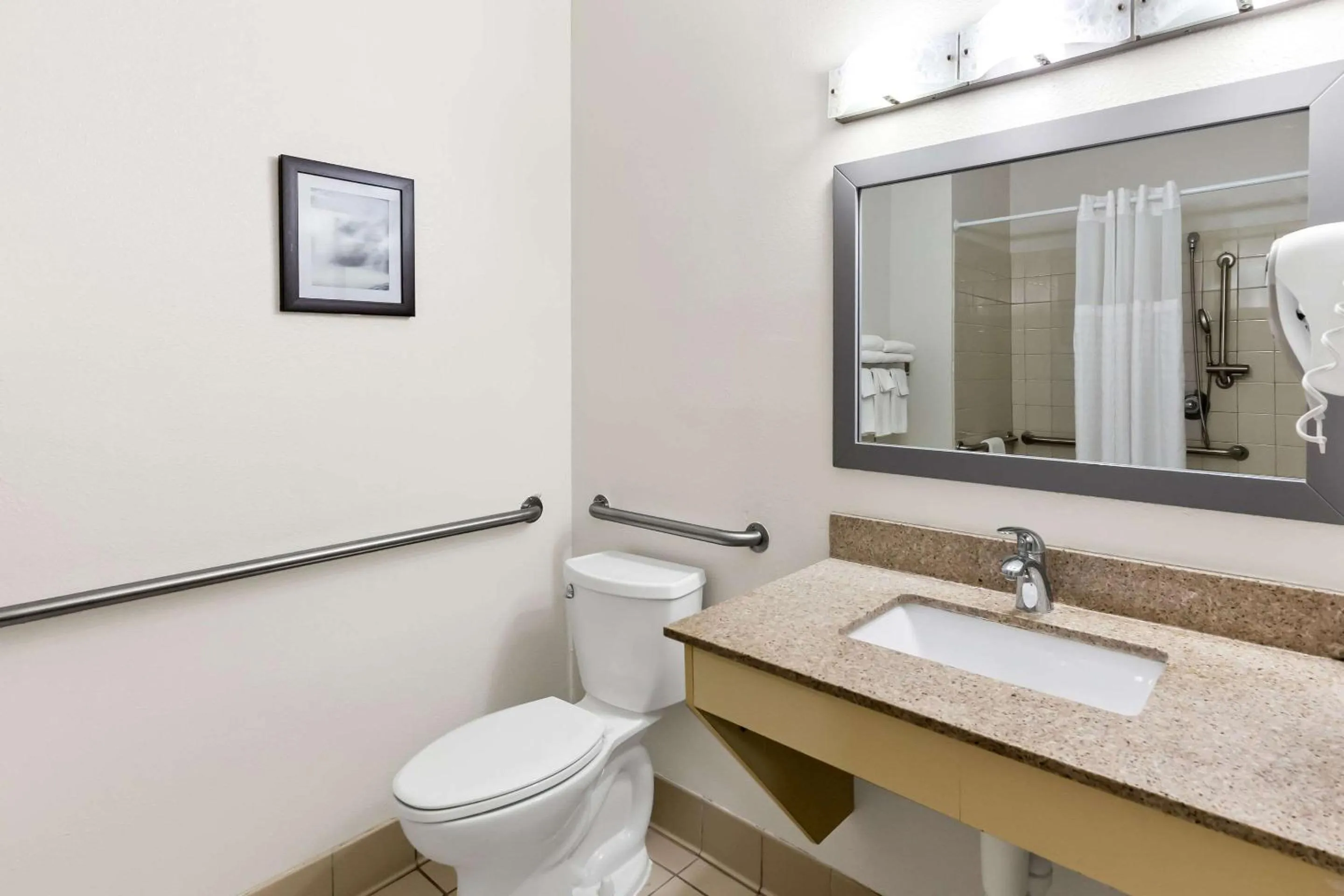 Bedroom in Quality Inn & Suites Springfield Southwest near I-72