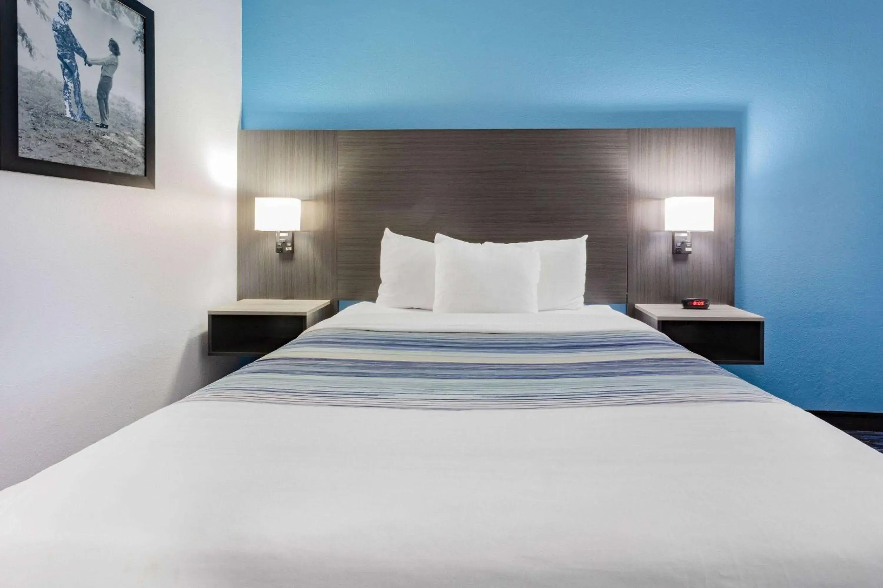 Photo of the whole room, Bed in AmericInn by Wyndham Quincy Photo of the whole room, Bed in AmericInn by Wyndham Quincy