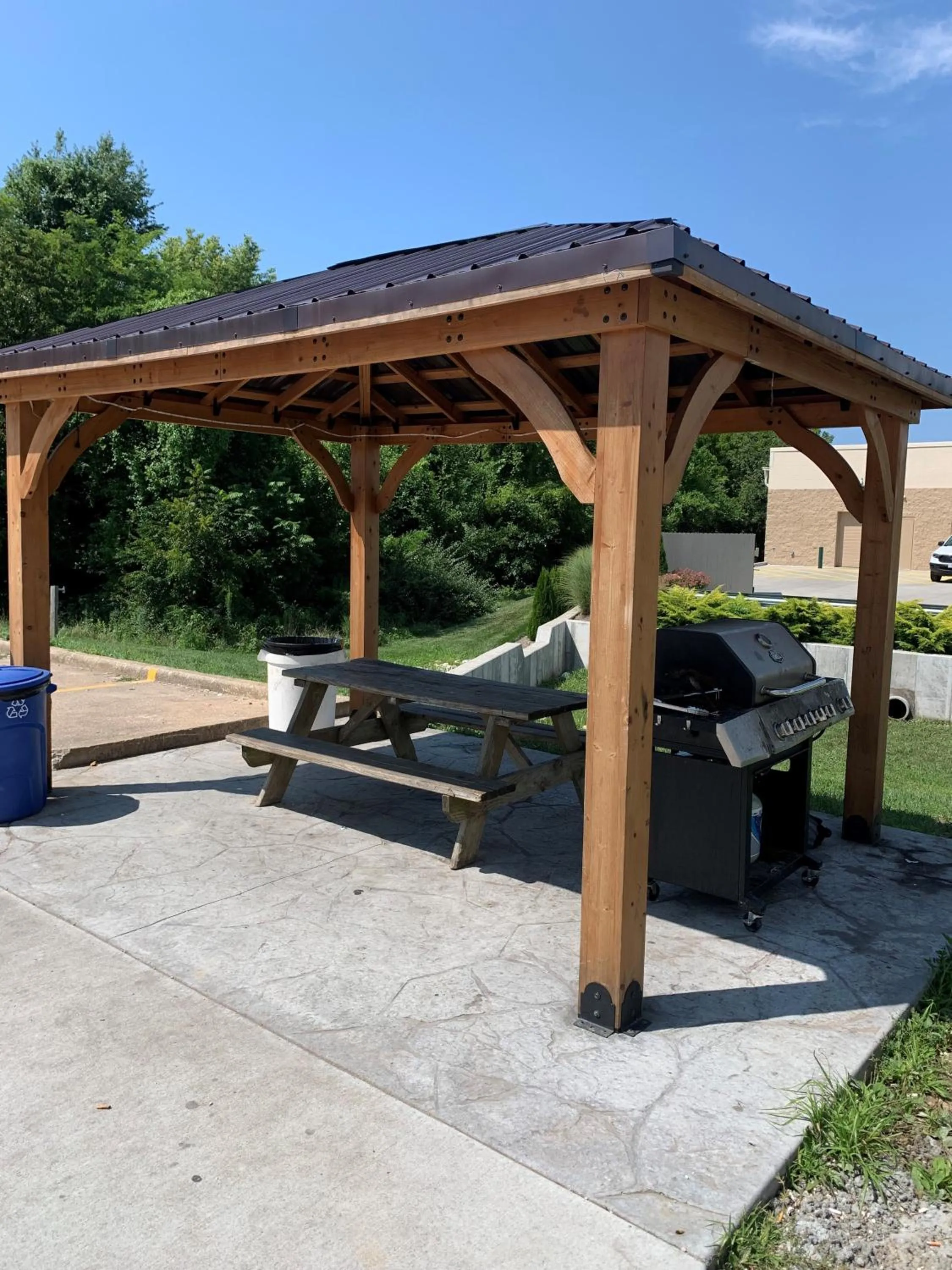 BBQ facilities in AmericInn by Wyndham Quincy