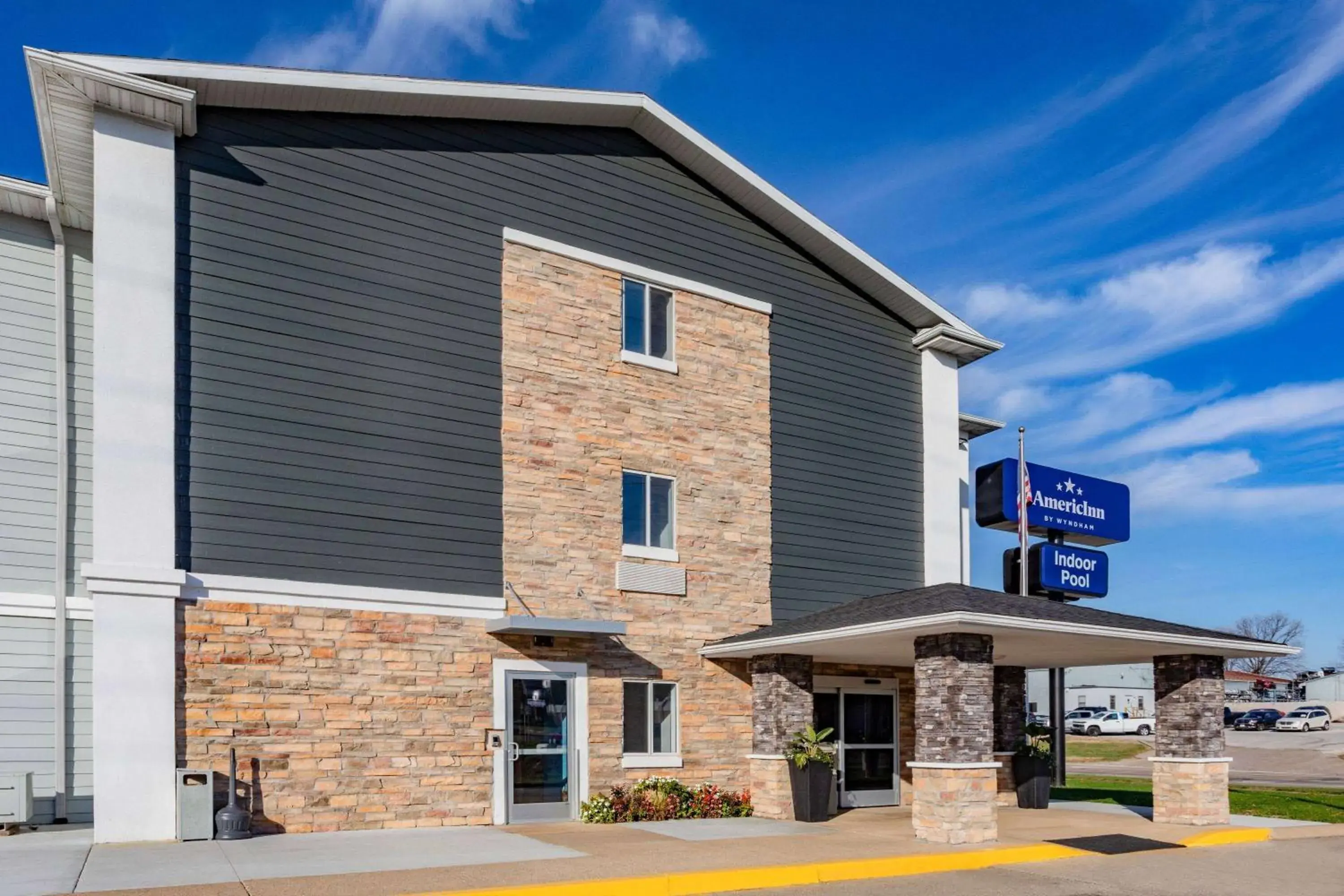 Property building in AmericInn by Wyndham Quincy Property building in AmericInn by Wyndham Quincy