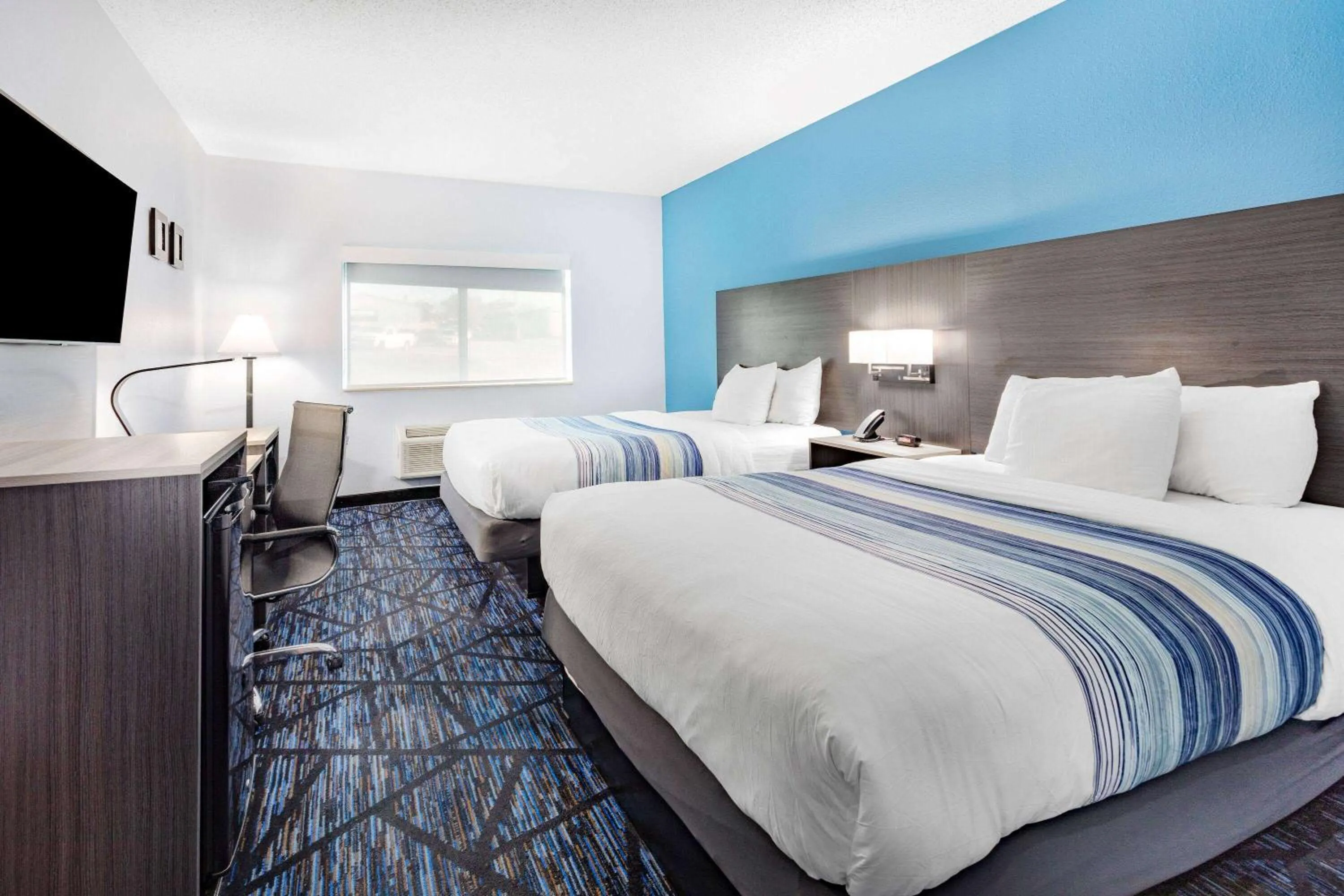 Photo of the whole room, Bed in AmericInn by Wyndham Quincy