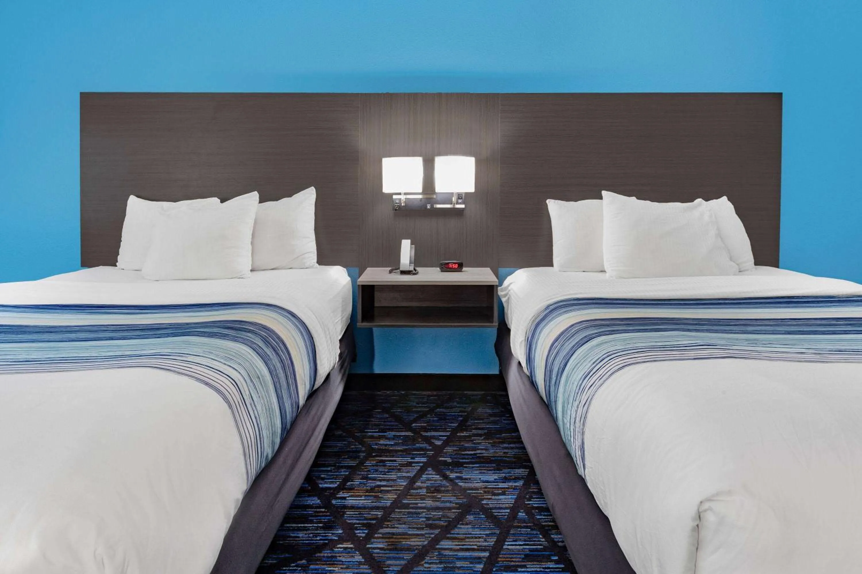 Photo of the whole room, Bed in AmericInn by Wyndham Quincy