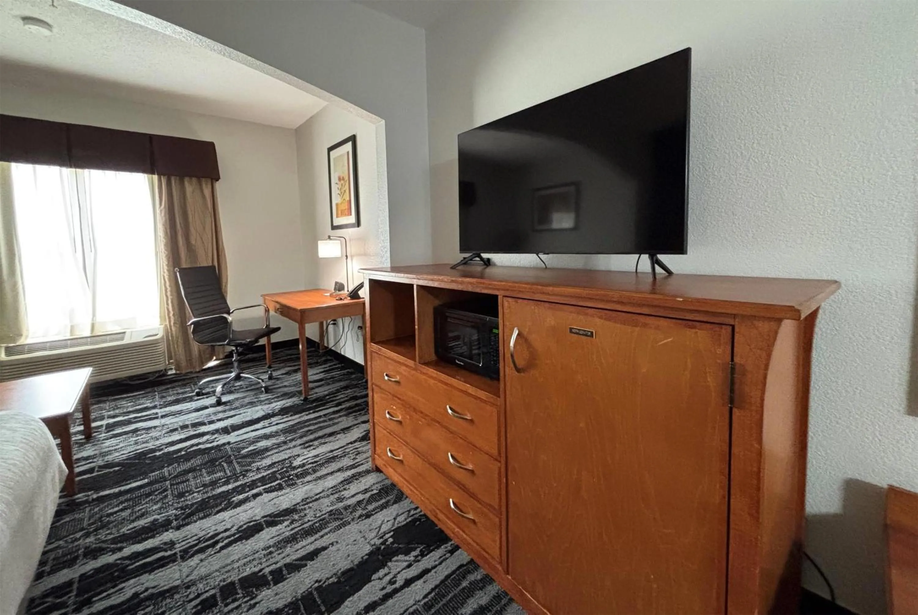 Photo of the whole room in Baymont by Wyndham Marion