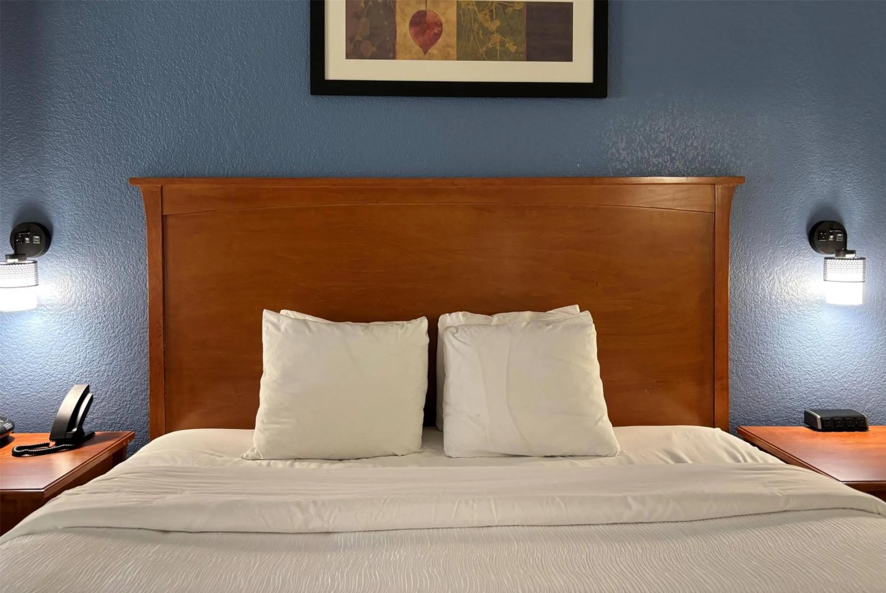 Photo of the whole room, Bed in Baymont by Wyndham Marion