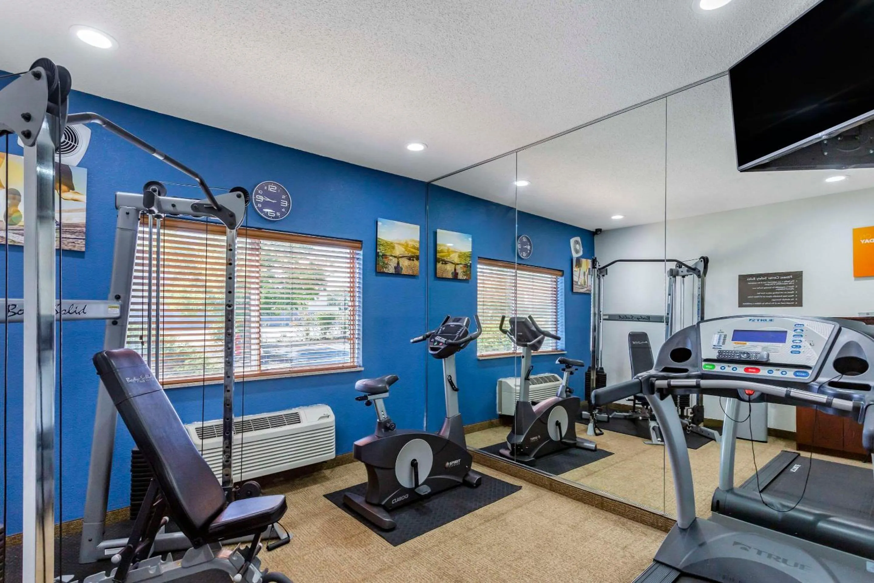 Fitness centre/facilities in Comfort Inn Gurnee near Six Flags