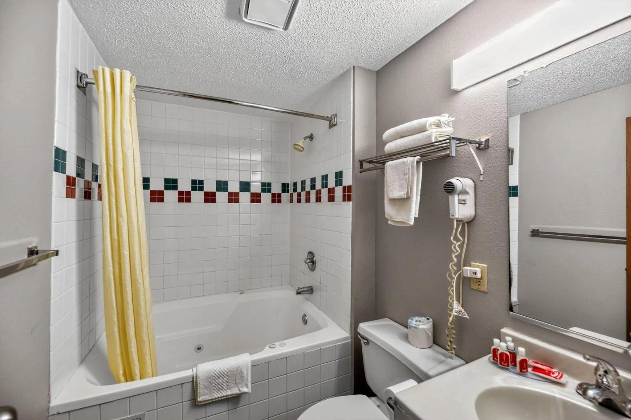 Bedroom in Econo Lodge Princeton