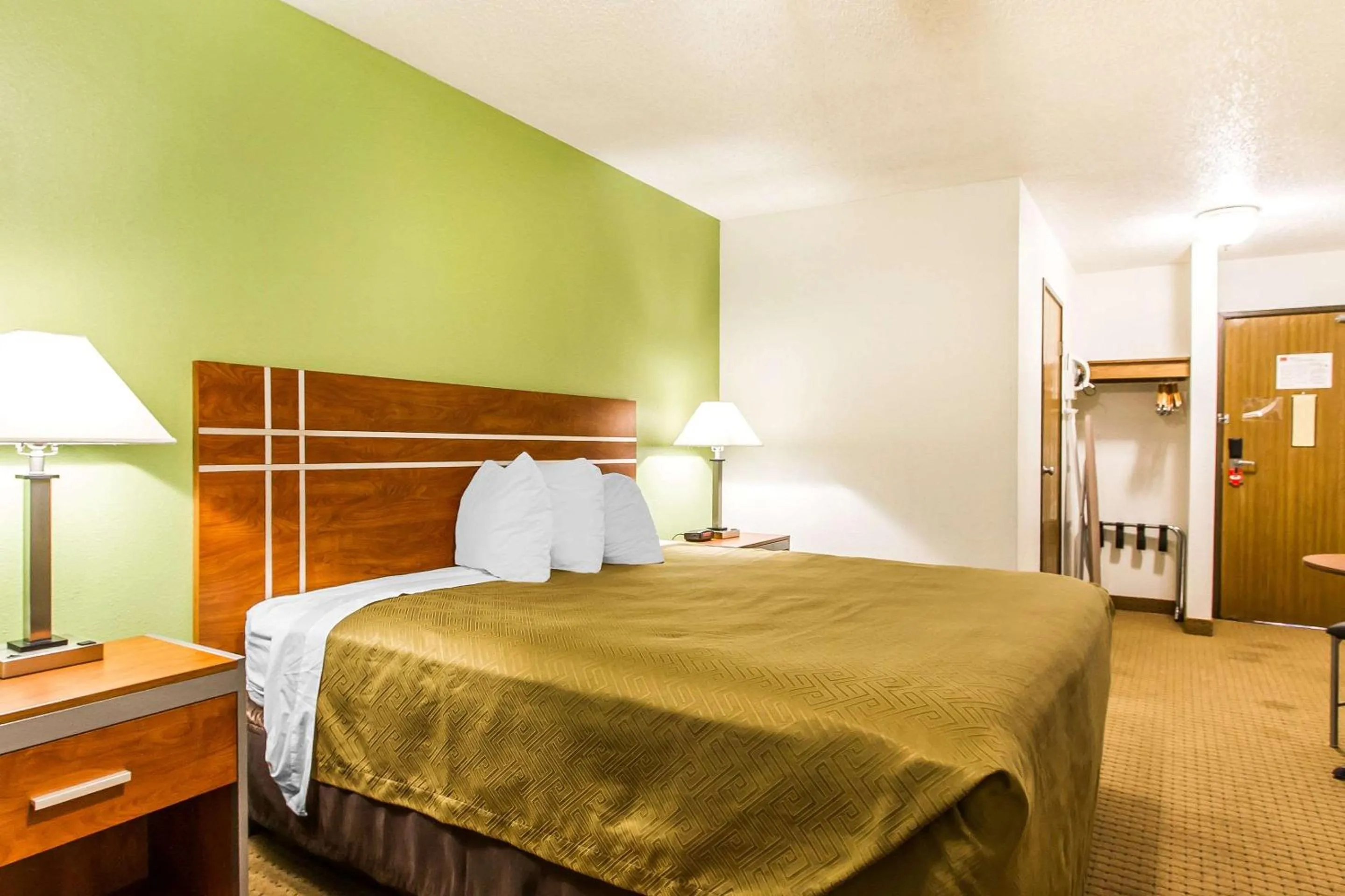 Photo of the whole room in Econo Lodge Inn & Suites Pekin - Peoria Area