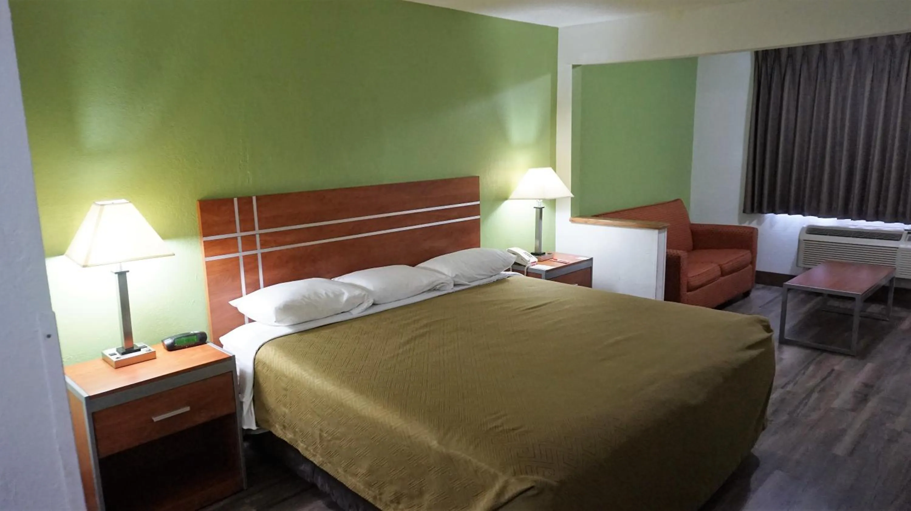 Econo Lodge Inn & Suites Pekin - Peoria Area