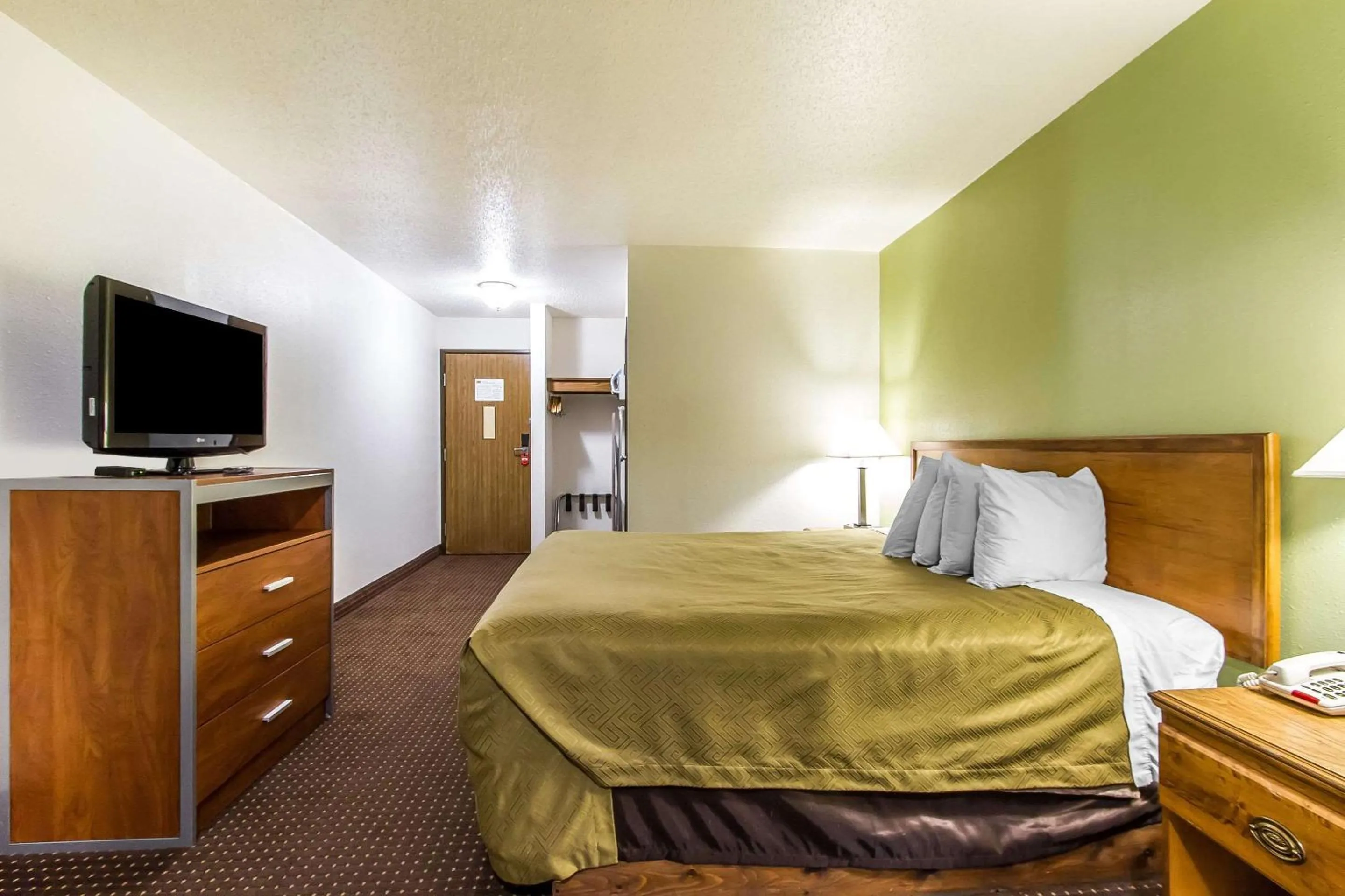Photo of the whole room in Econo Lodge Inn & Suites Pekin - Peoria Area