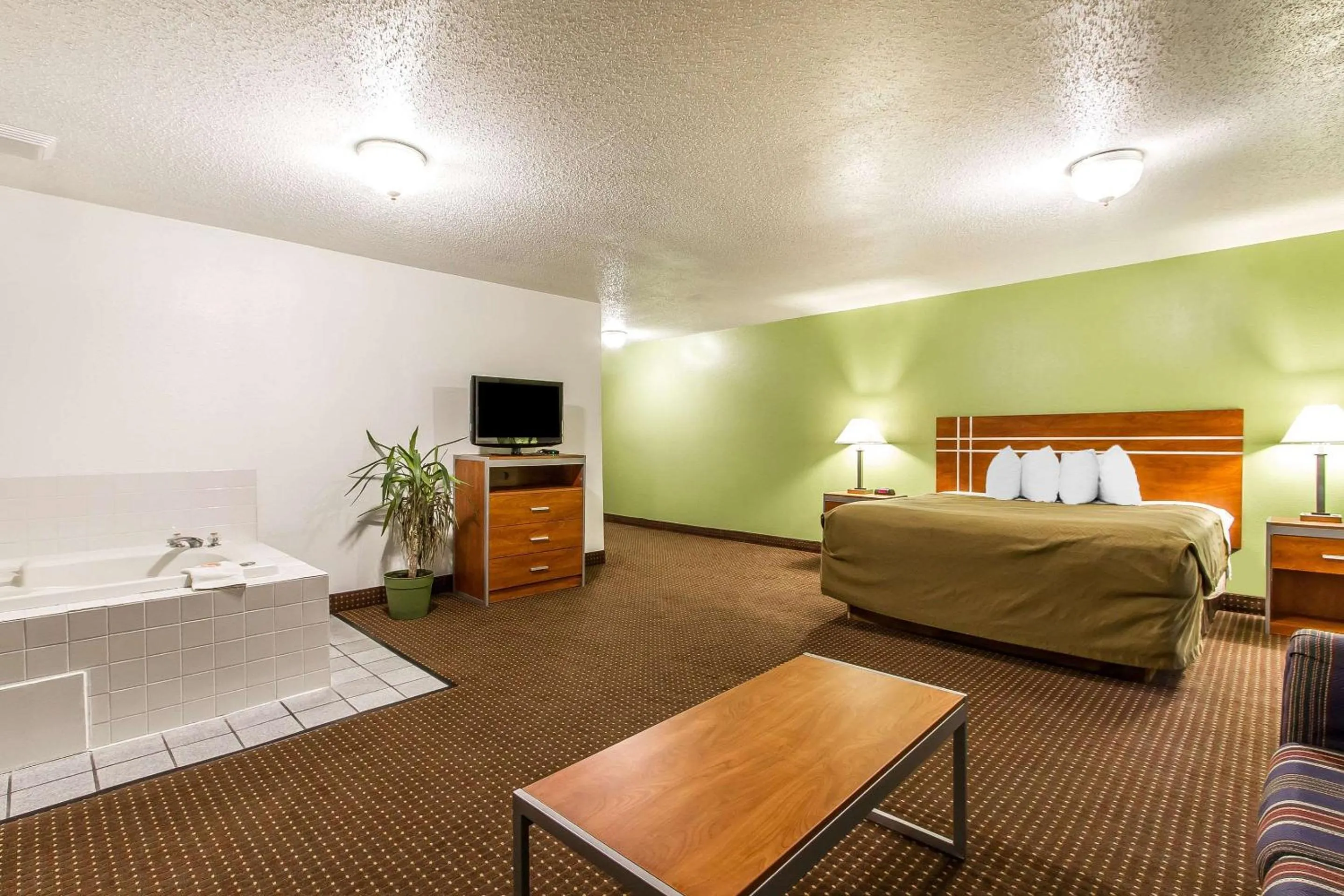 Photo of the whole room in Econo Lodge Inn & Suites Pekin - Peoria Area