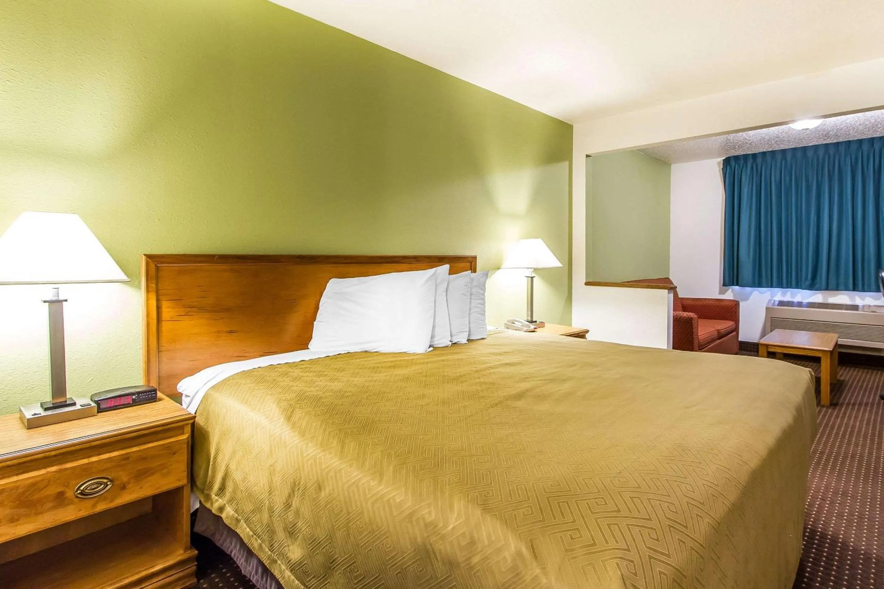 Photo of the whole room in Econo Lodge Inn & Suites Pekin - Peoria Area