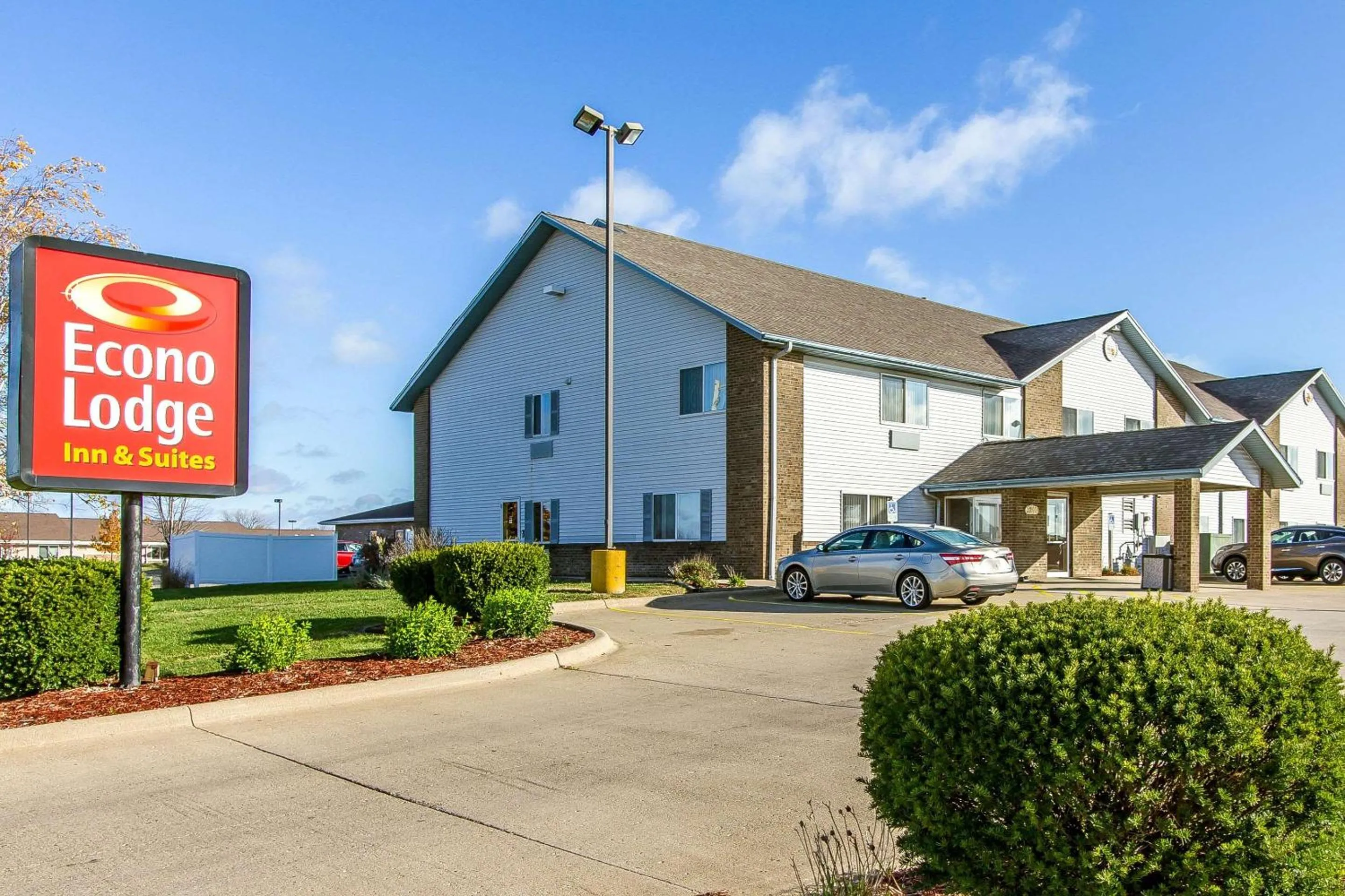 Property building in Econo Lodge Inn & Suites Pekin - Peoria Area