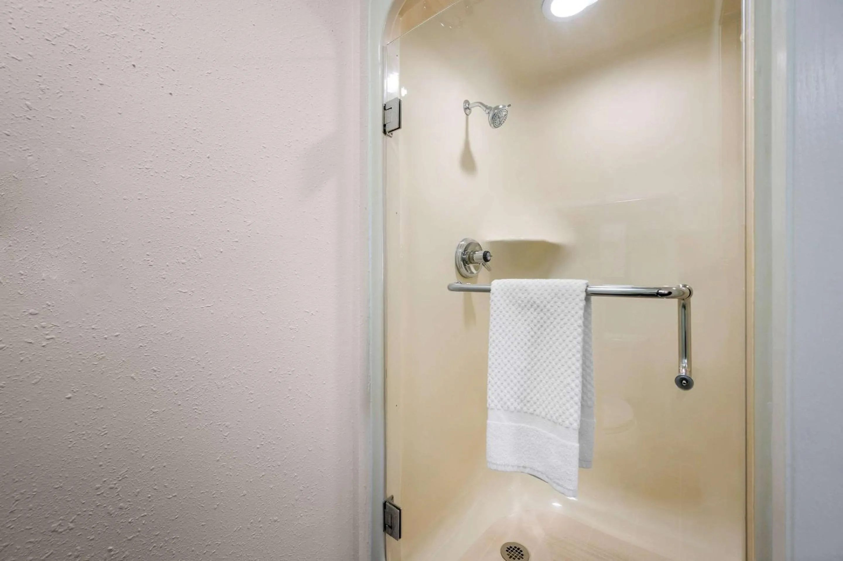 Bedroom in Sleep Inn Springfield West