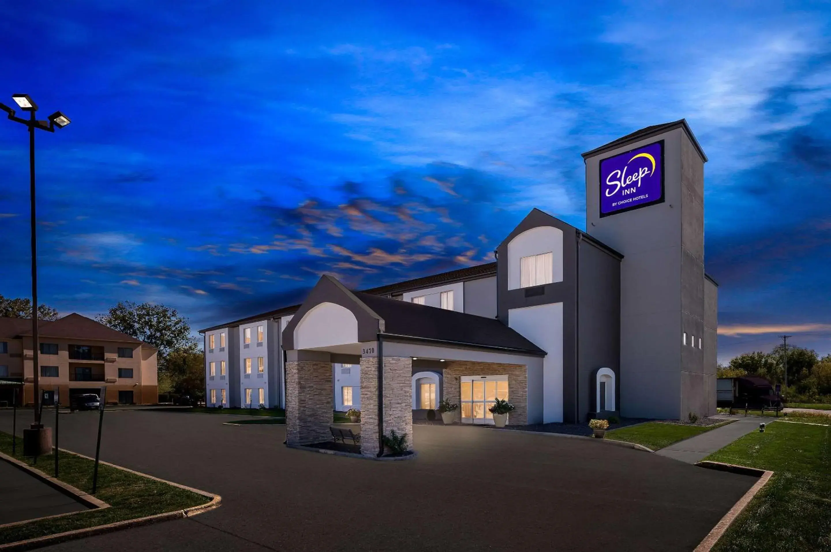 Property building in Sleep Inn Springfield West Property building in Sleep Inn Springfield West