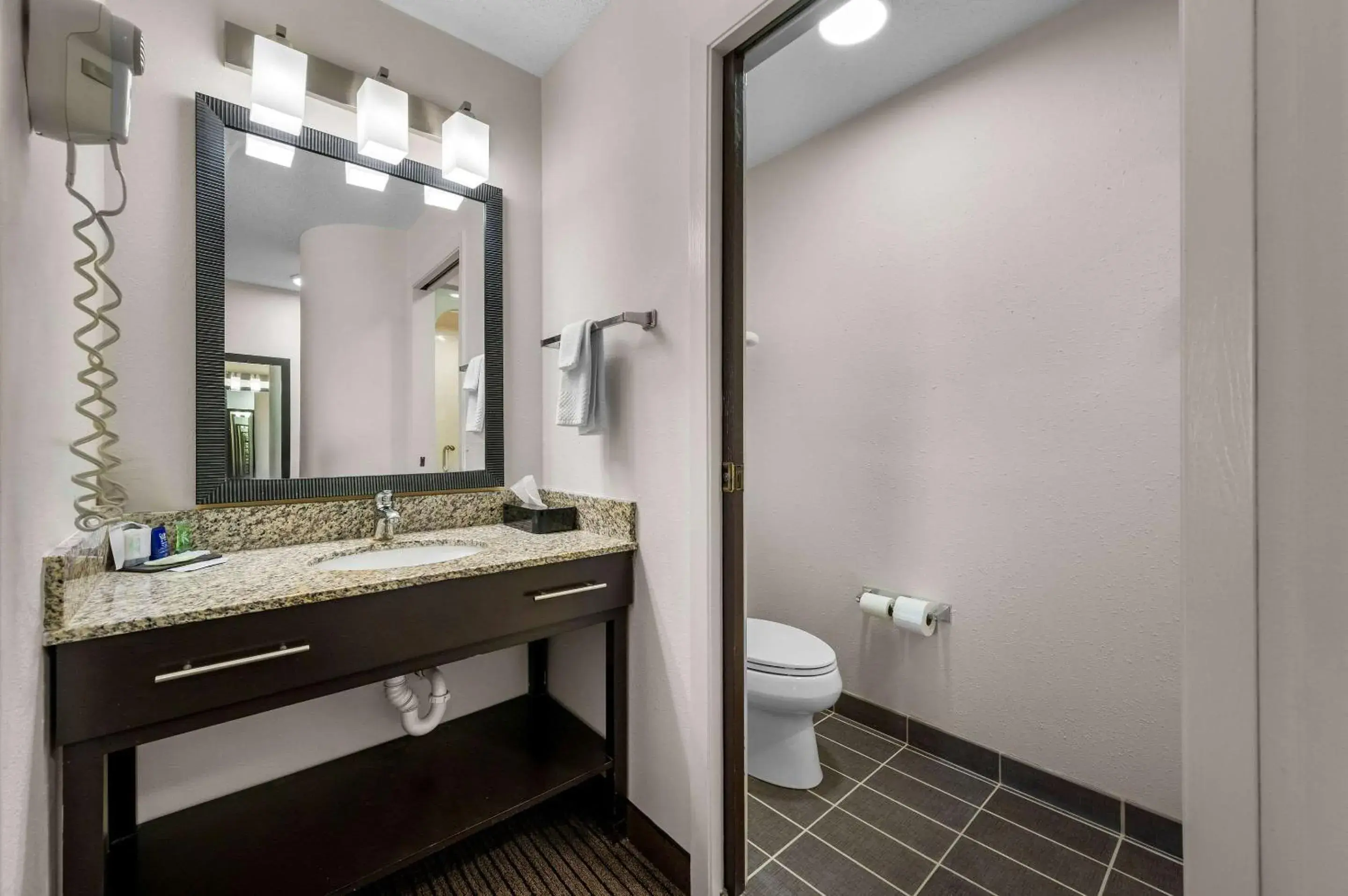 Bedroom in Sleep Inn Springfield West Bedroom in Sleep Inn Springfield West