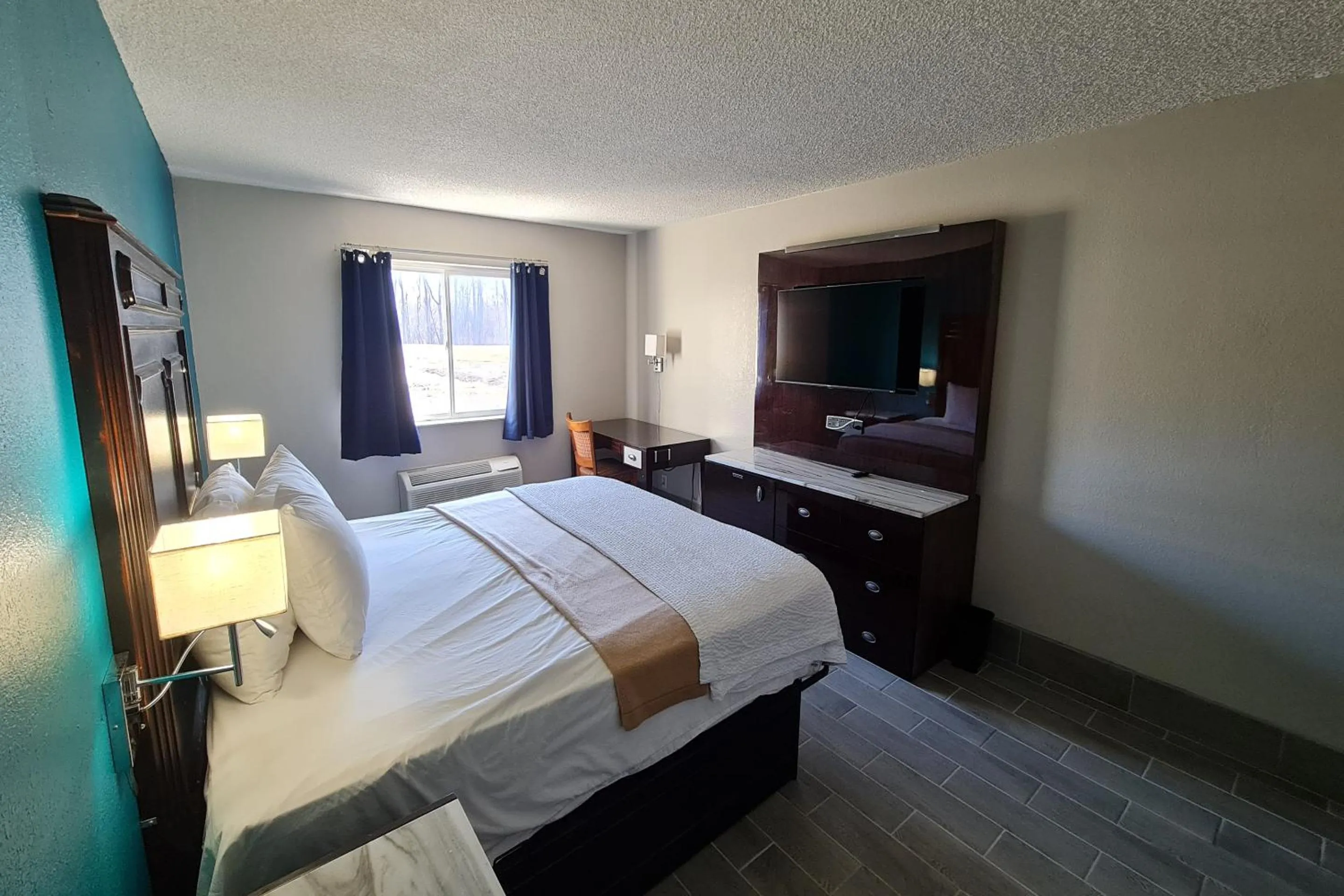 Bedroom, Bed in Rodeway Inn