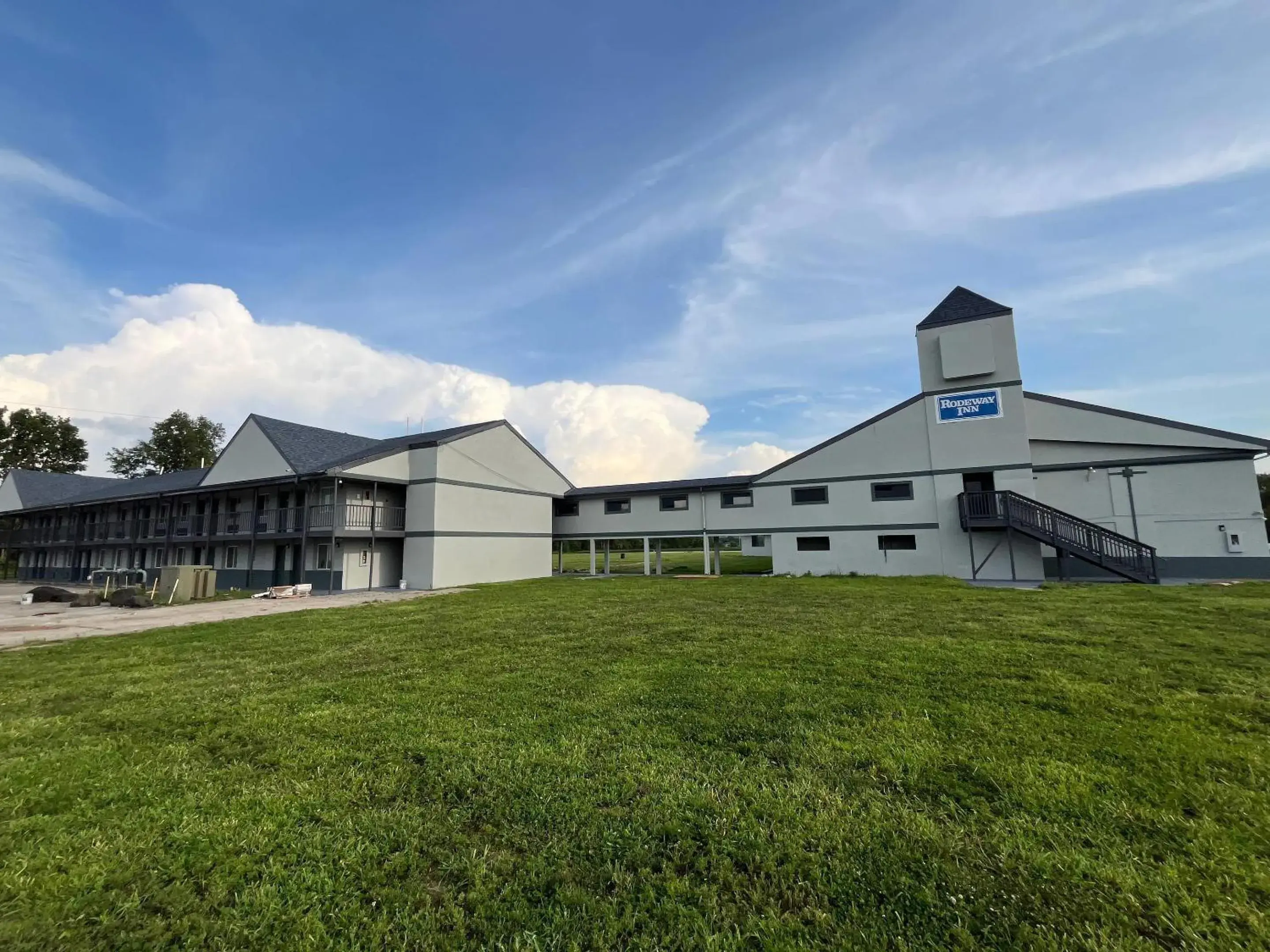 Property building in Rodeway Inn Property building in Rodeway Inn