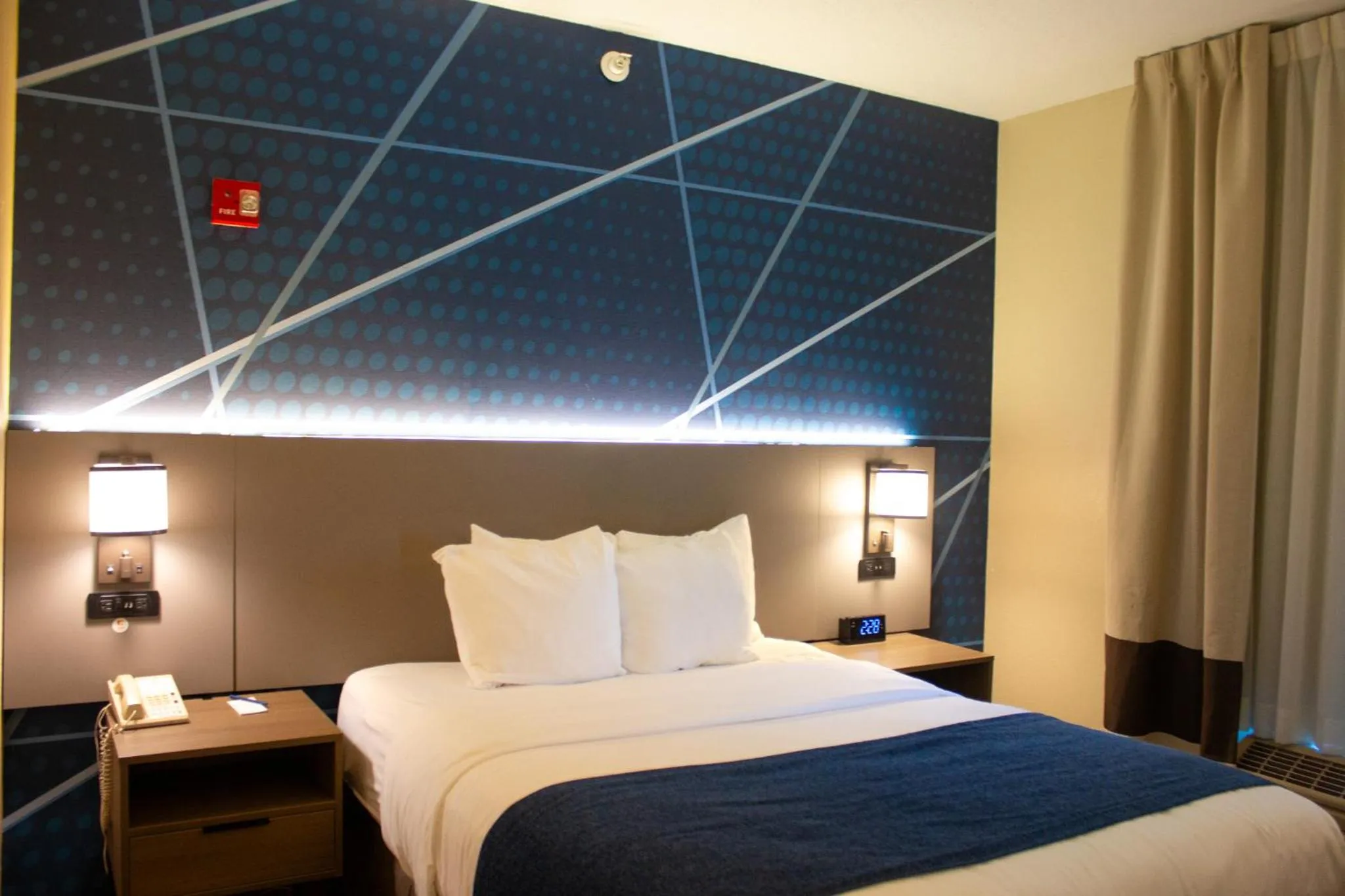 Bed in Comfort Inn & Suites Geneva- West Chicago