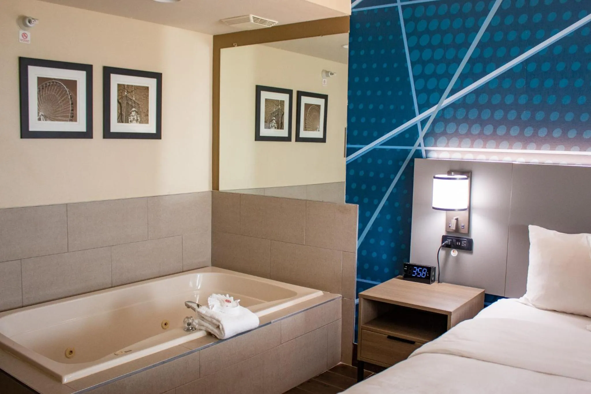 Bedroom, Bed in Comfort Inn & Suites Geneva- West Chicago