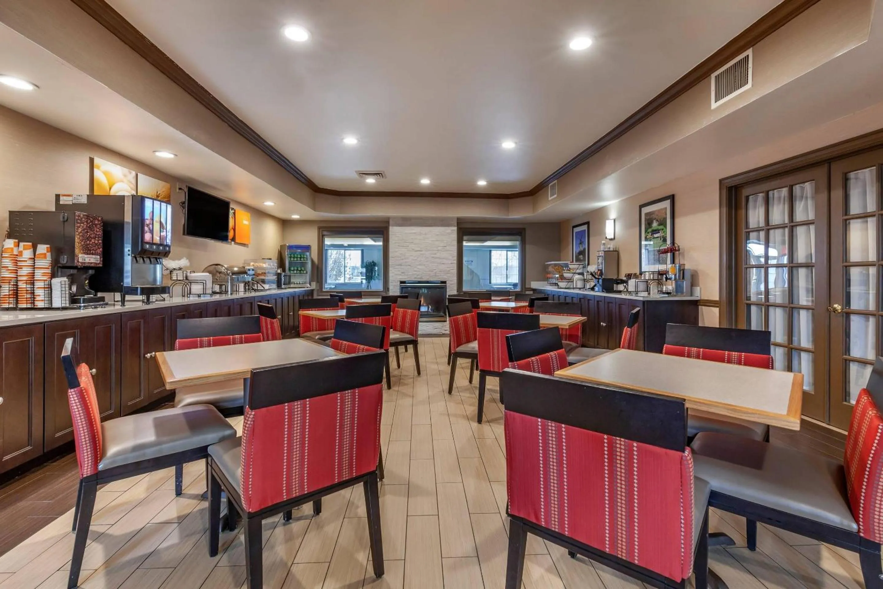 Breakfast in Comfort Inn & Suites Geneva- West Chicago