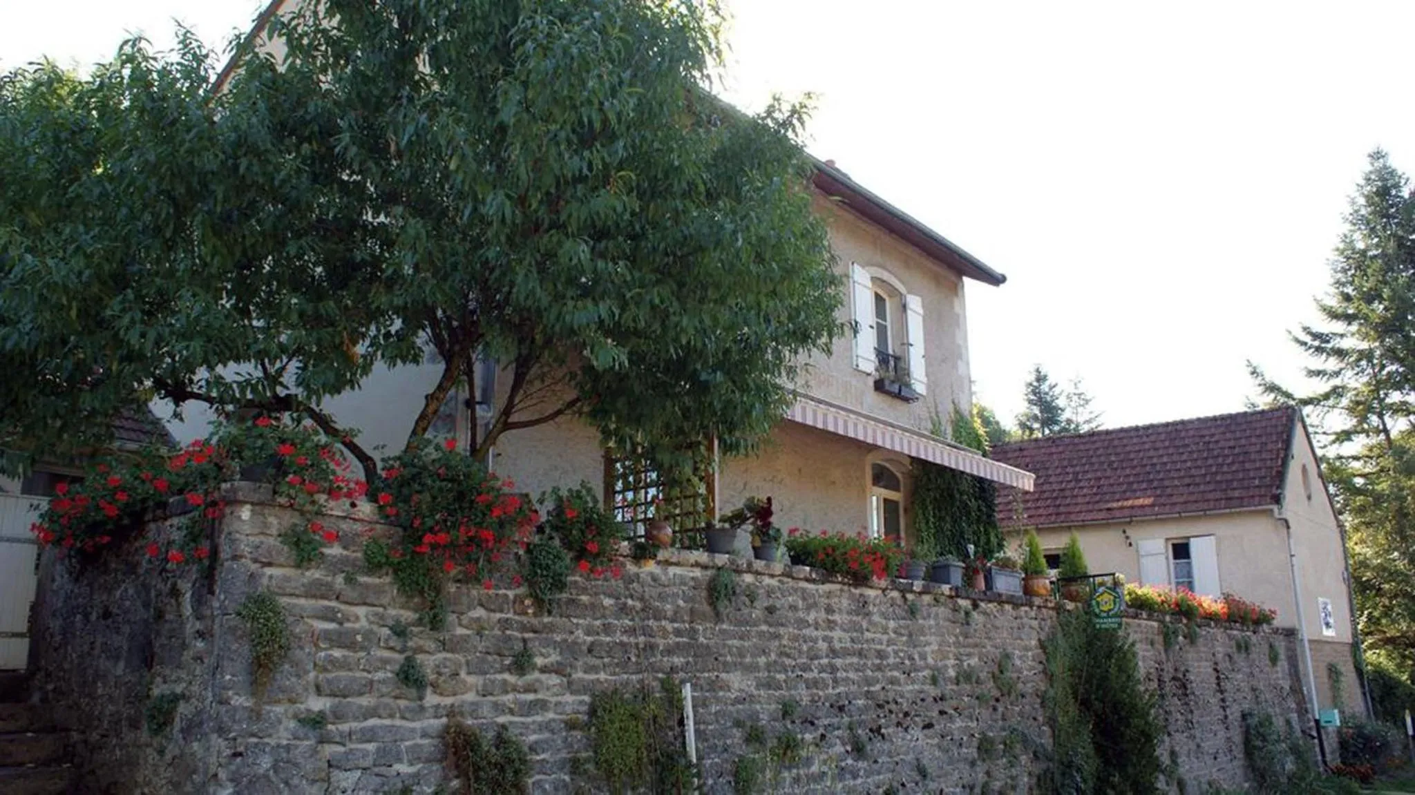 Facade/entrance in LA PROVIDENCE, chambres d'hôtes