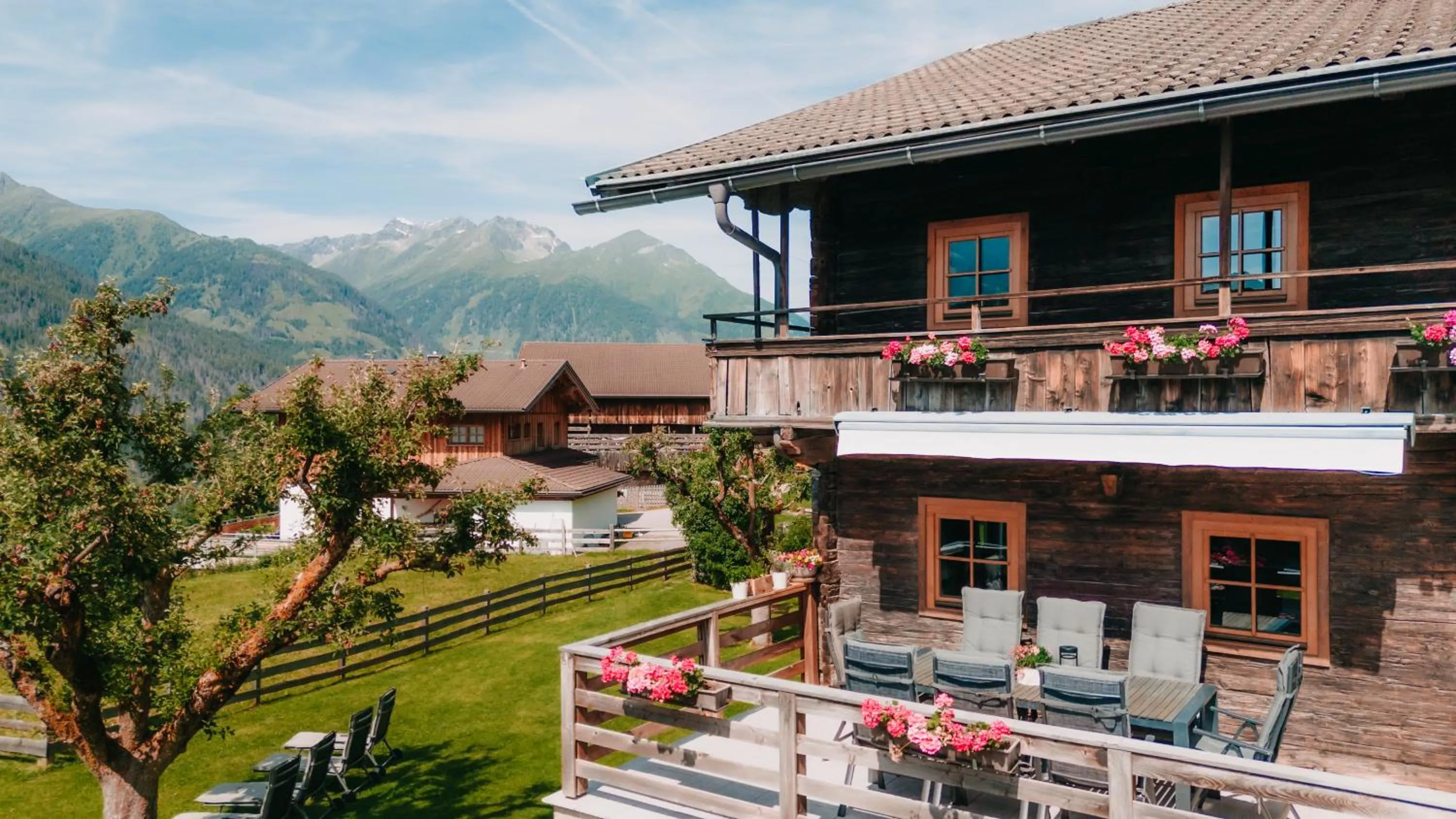 Property building in Ferienhaus Innerkienzerhof - Urlaub am Bauernhof