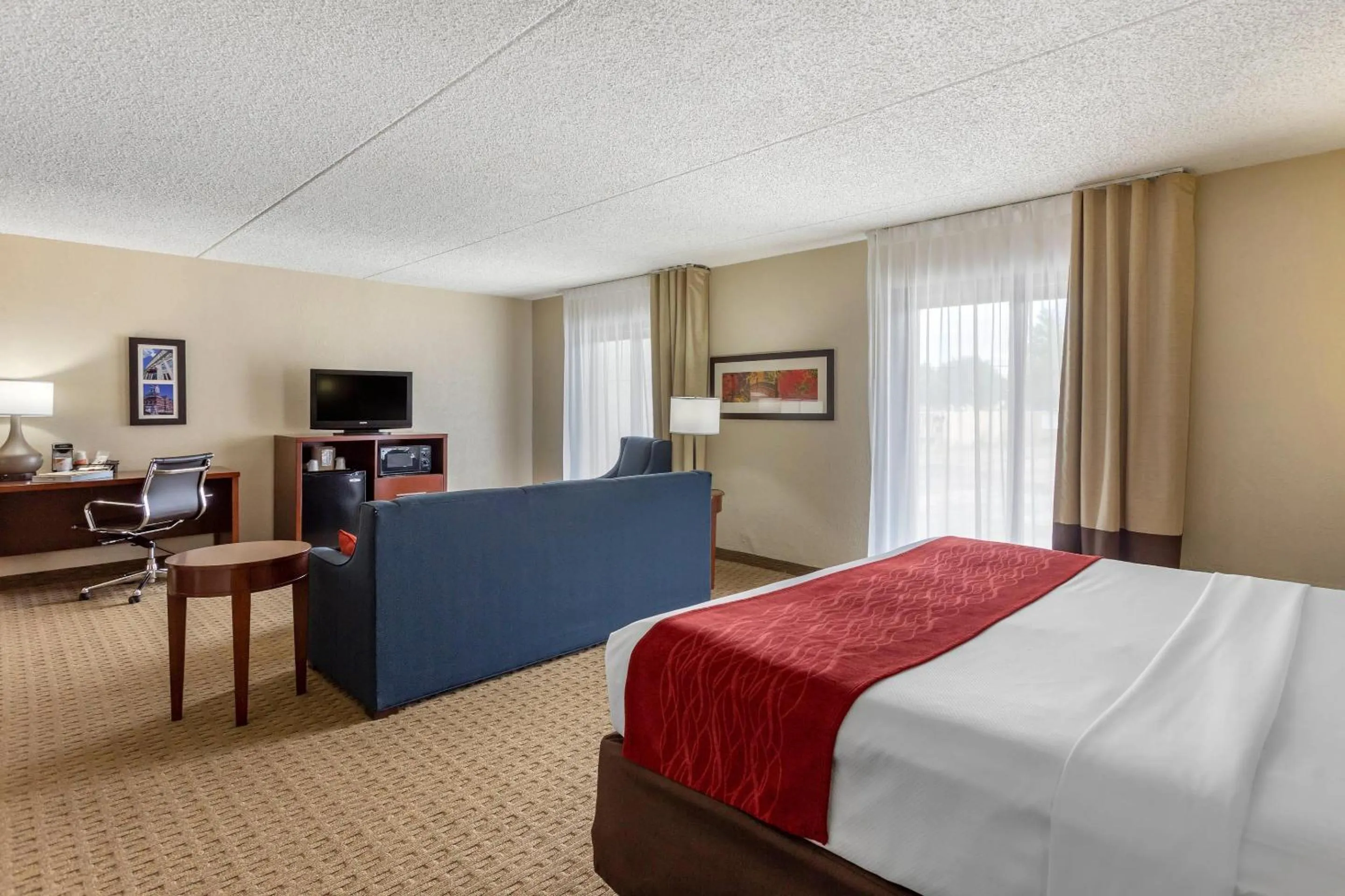 Bedroom in Comfort Inn & Suites Rochelle - DeKalb