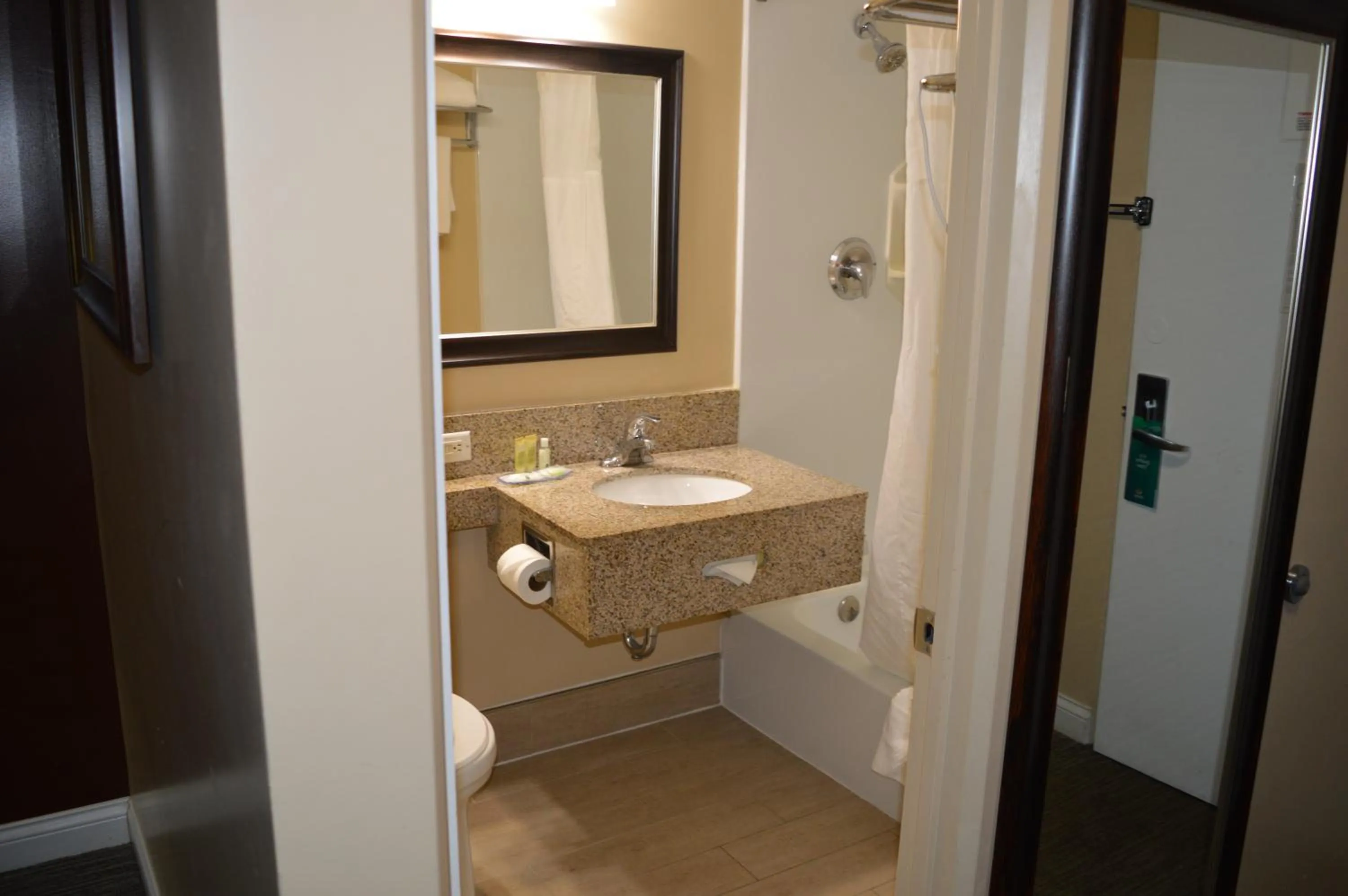 Bathroom in Quality Inn O'Hare Airport