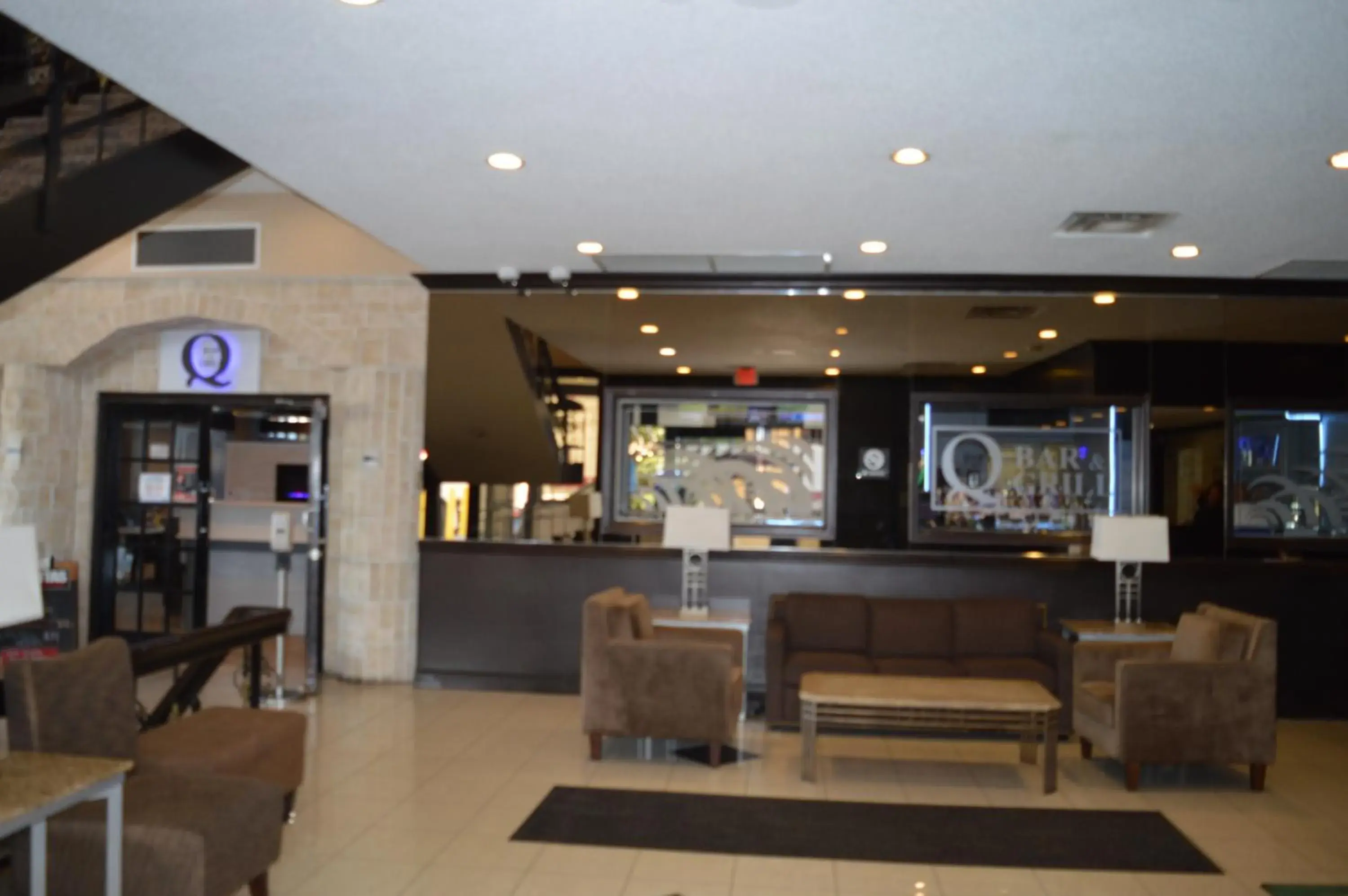 Bathroom in Quality Inn O'Hare Airport Bathroom in Quality Inn O'Hare Airport