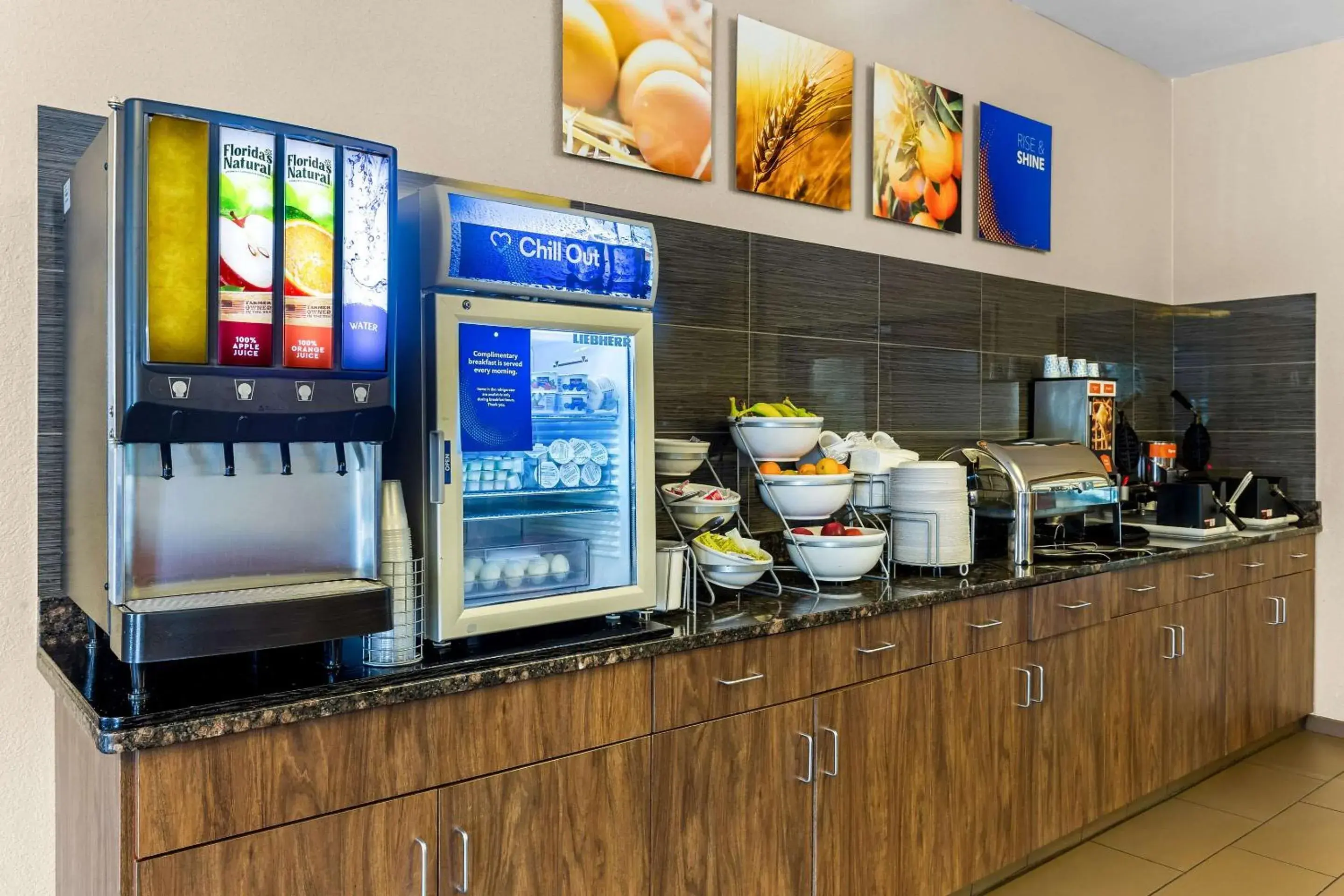 Breakfast in Comfort Suites Grayslake near Libertyville North Breakfast in Comfort Suites Grayslake near Libertyville North