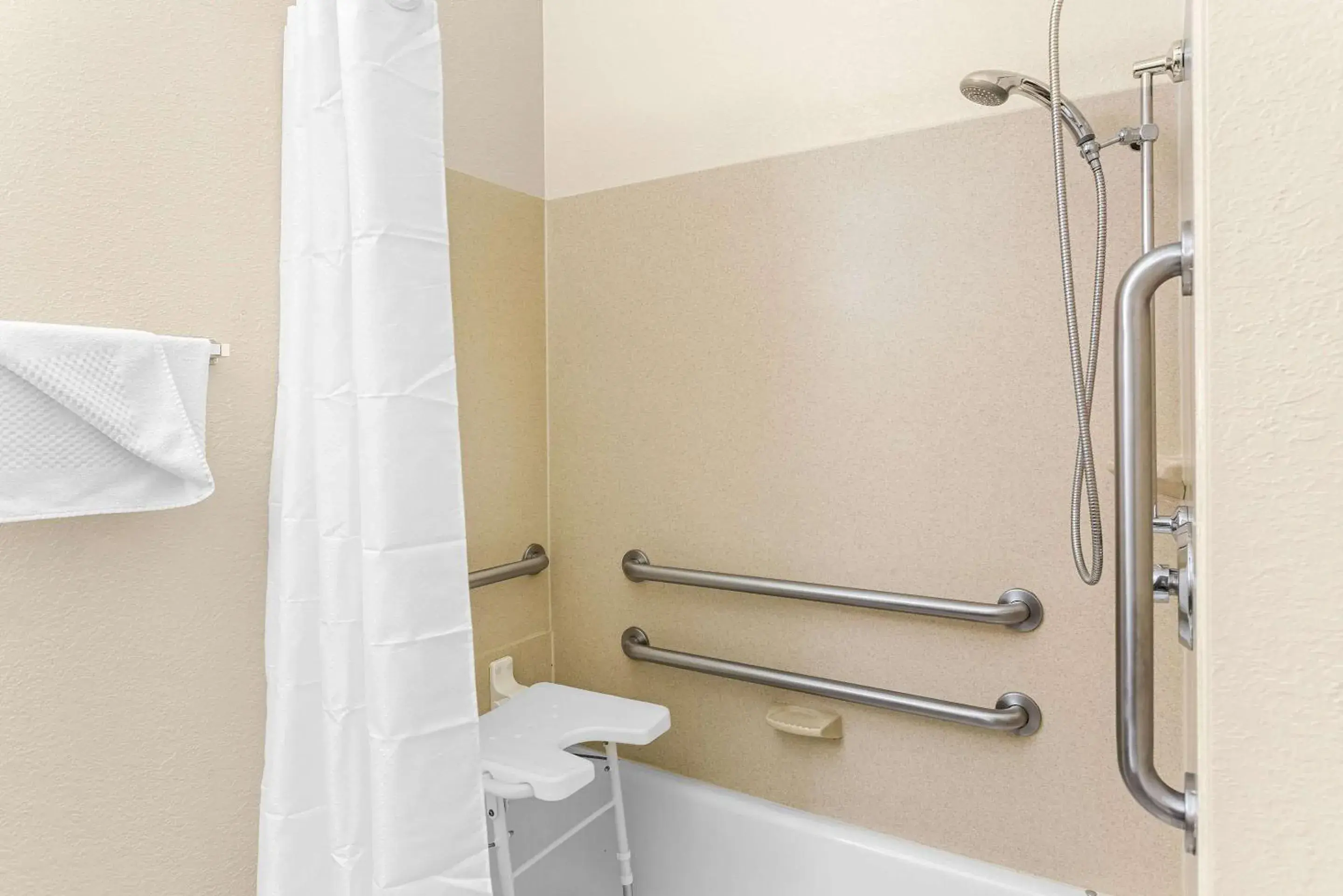 Bedroom in Comfort Suites Grayslake near Libertyville North Bedroom in Comfort Suites Grayslake near Libertyville North