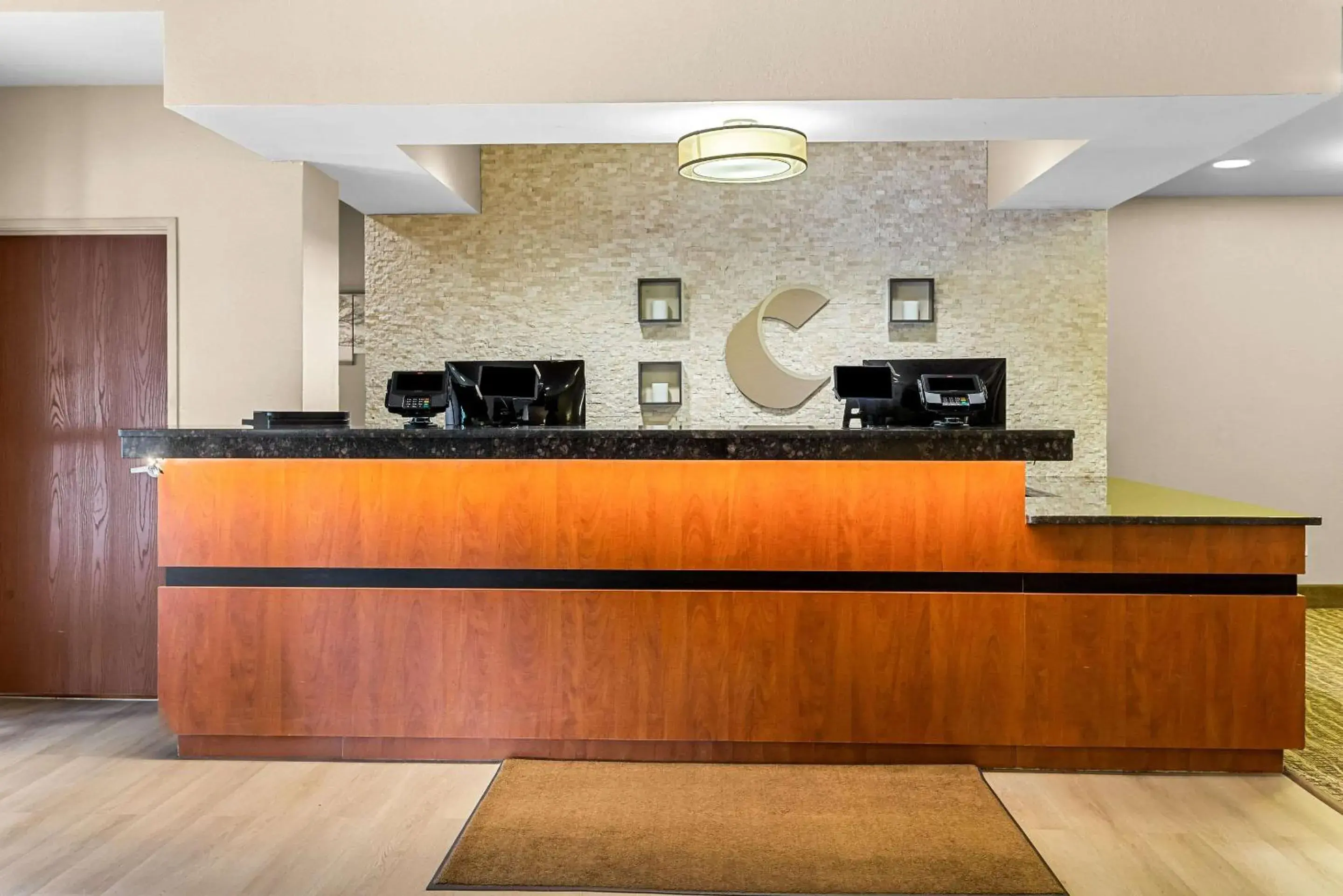 Lobby or reception in Comfort Suites Grayslake near Libertyville North Lobby or reception in Comfort Suites Grayslake near Libertyville North