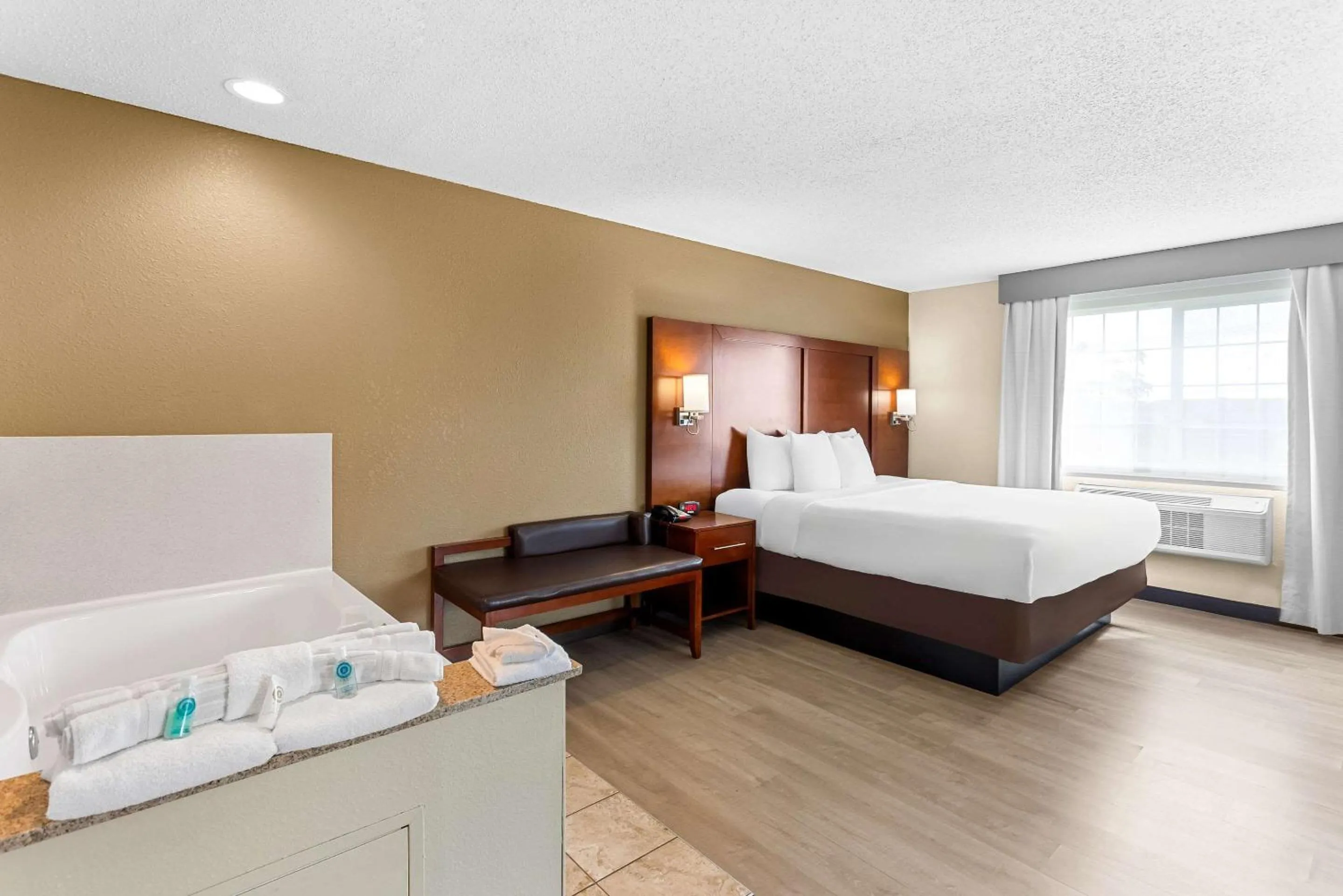 Bedroom, Bed in Comfort Suites Grayslake near Libertyville North