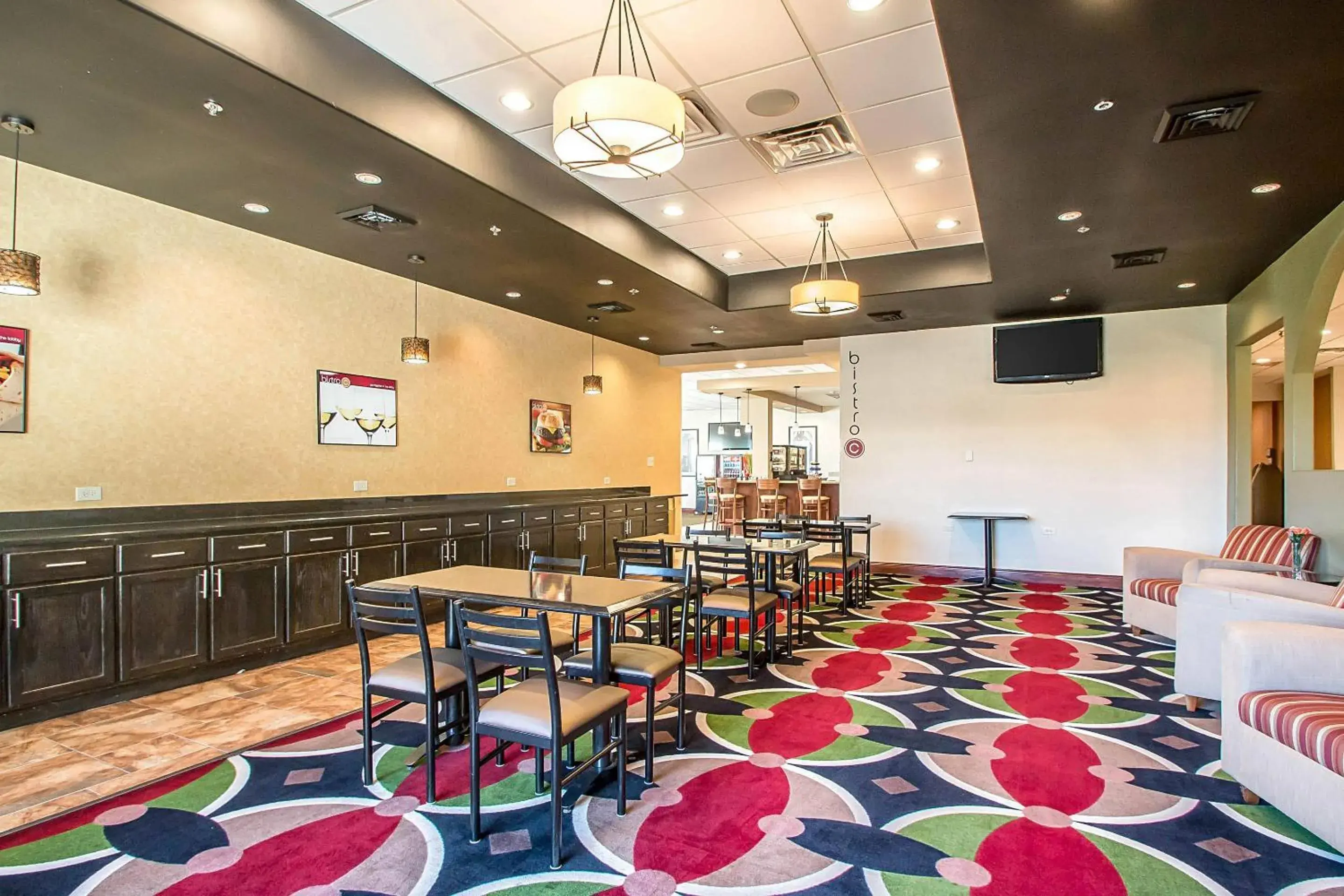 Restaurant/places to eat in Clarion Inn Elmhurst - Oak Brook near I-88, I-290, I-294 Restaurant/places to eat in Clarion Inn Elmhurst - Oak Brook near I-88, I-290, I-294