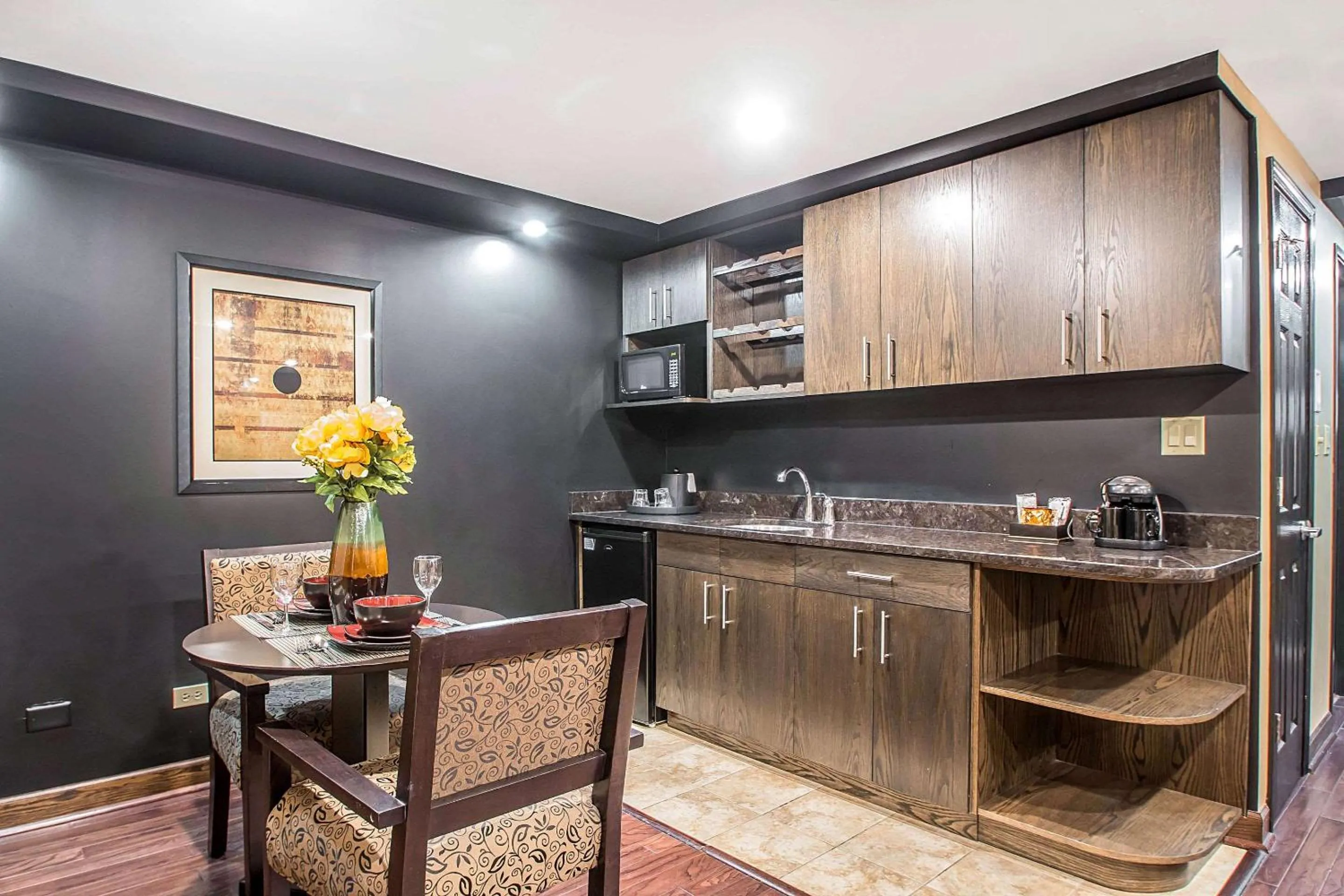 Bedroom in Clarion Inn Elmhurst - Oak Brook near I-88, I-290, I-294