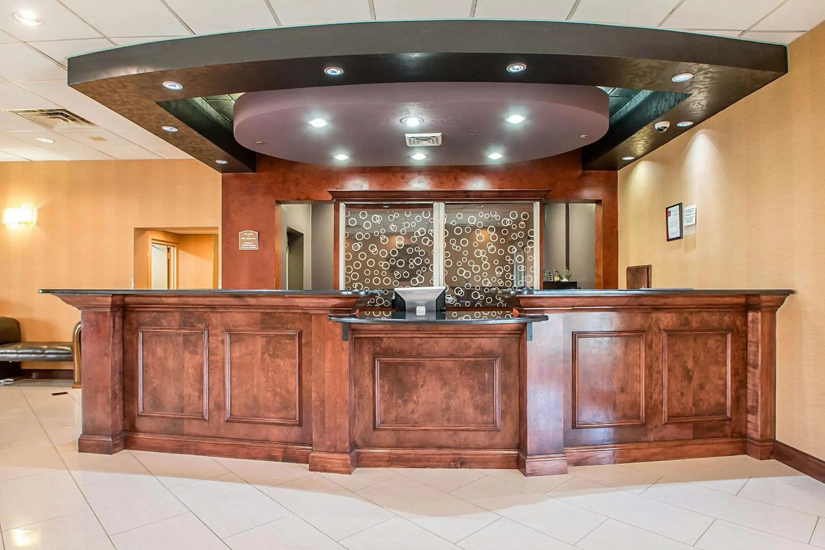 Lobby or reception in Clarion Inn Elmhurst - Oak Brook near I-88, I-290, I-294 Lobby or reception in Clarion Inn Elmhurst - Oak Brook near I-88, I-290, I-294