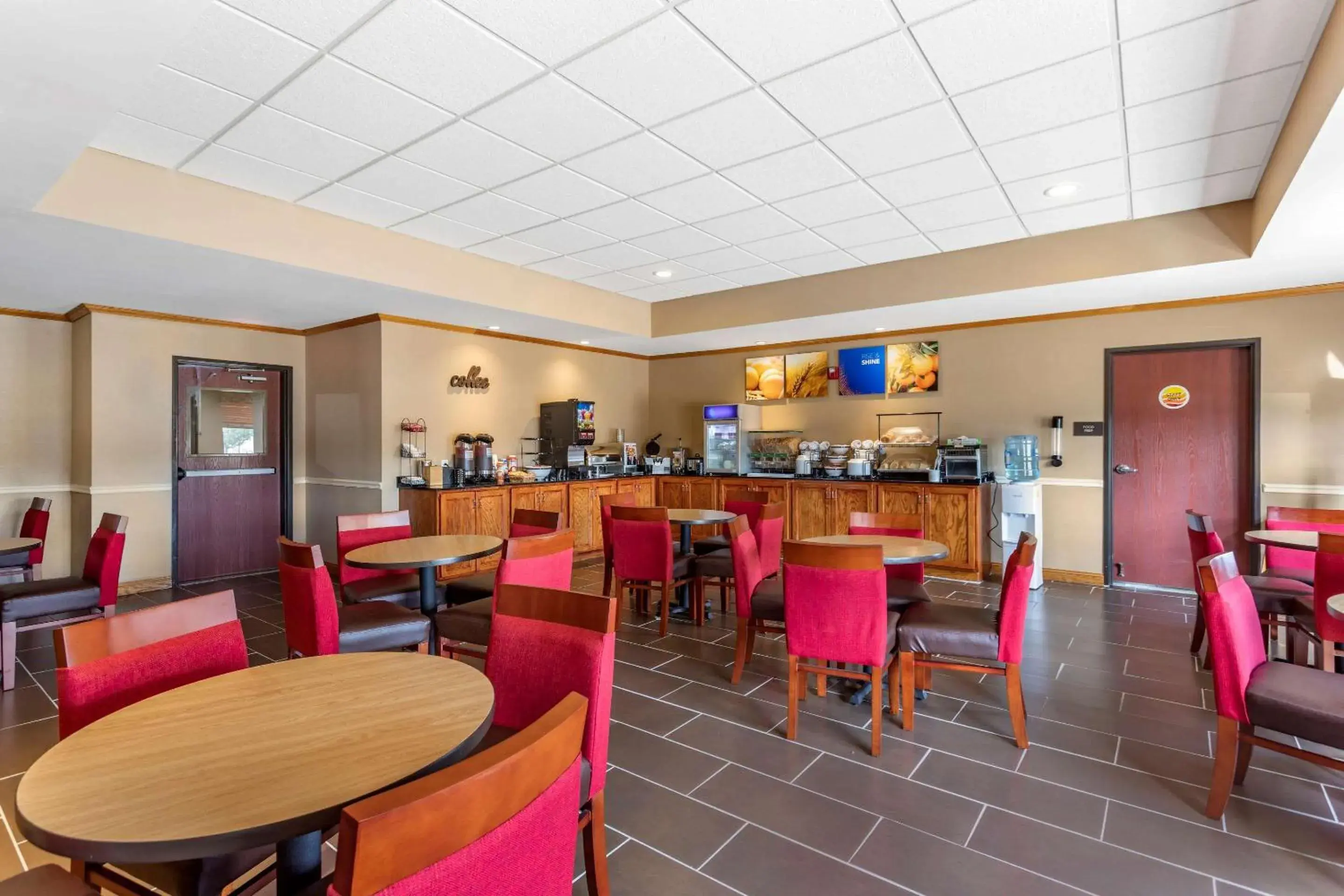 Restaurant/places to eat in Comfort Inn & Suites Carbondale University Area Restaurant/places to eat in Comfort Inn & Suites Carbondale University Area