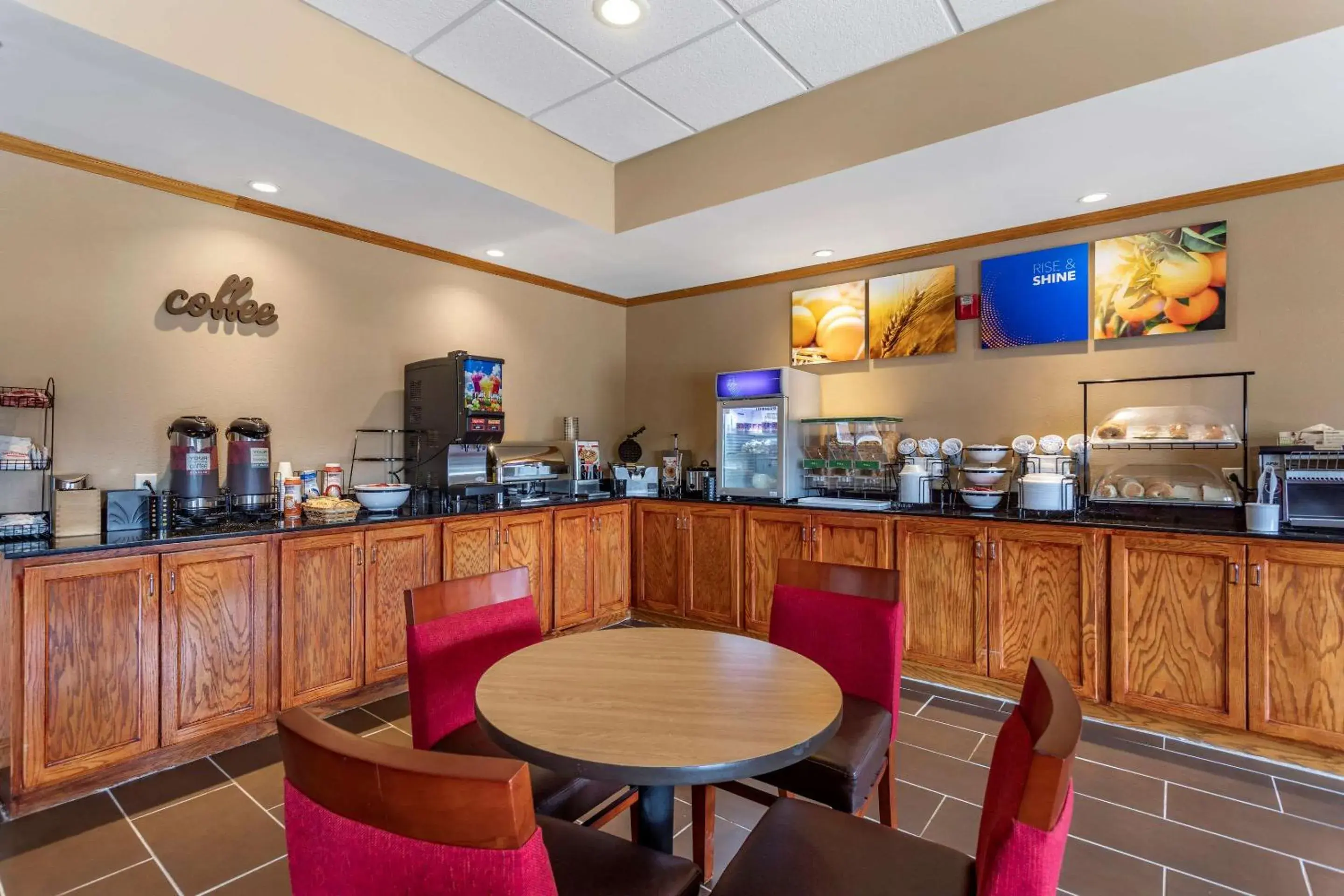 Restaurant/places to eat in Comfort Inn & Suites Carbondale University Area Restaurant/places to eat in Comfort Inn & Suites Carbondale University Area