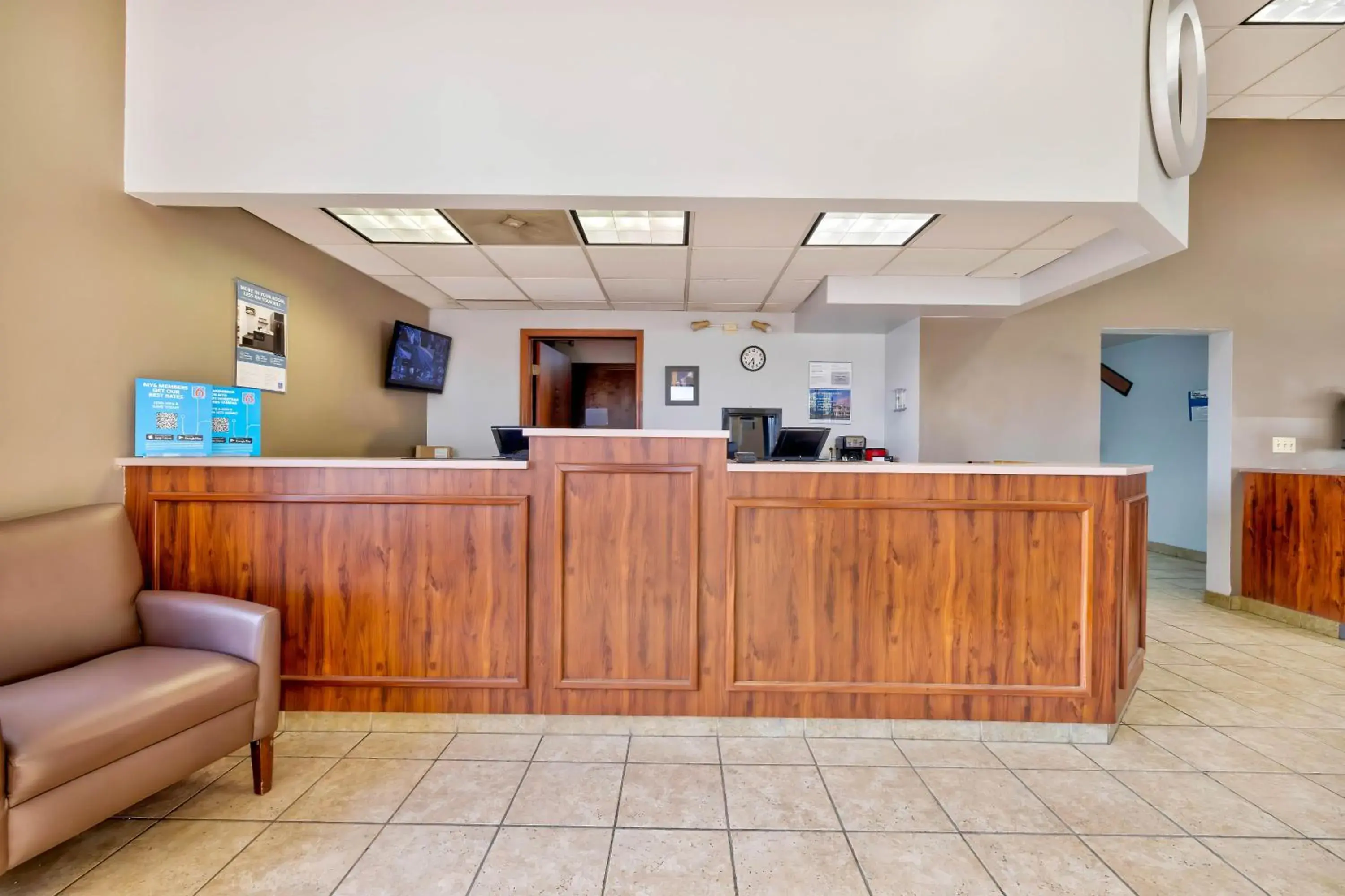 Lobby or reception in Motel 6 Effingham, IL Lobby or reception in Motel 6 Effingham, IL
