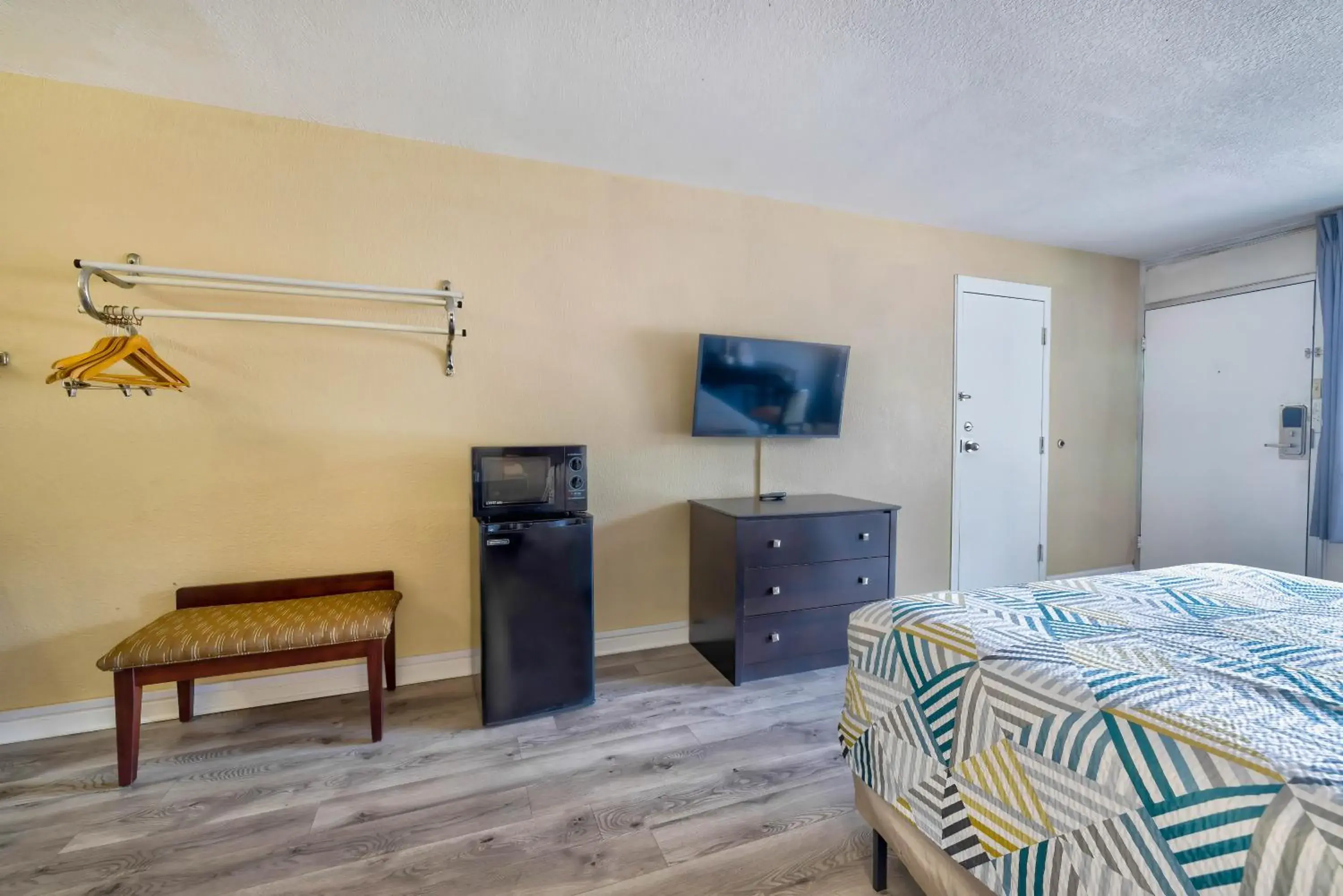 Bed in Motel 6 Effingham, IL Bed in Motel 6 Effingham, IL