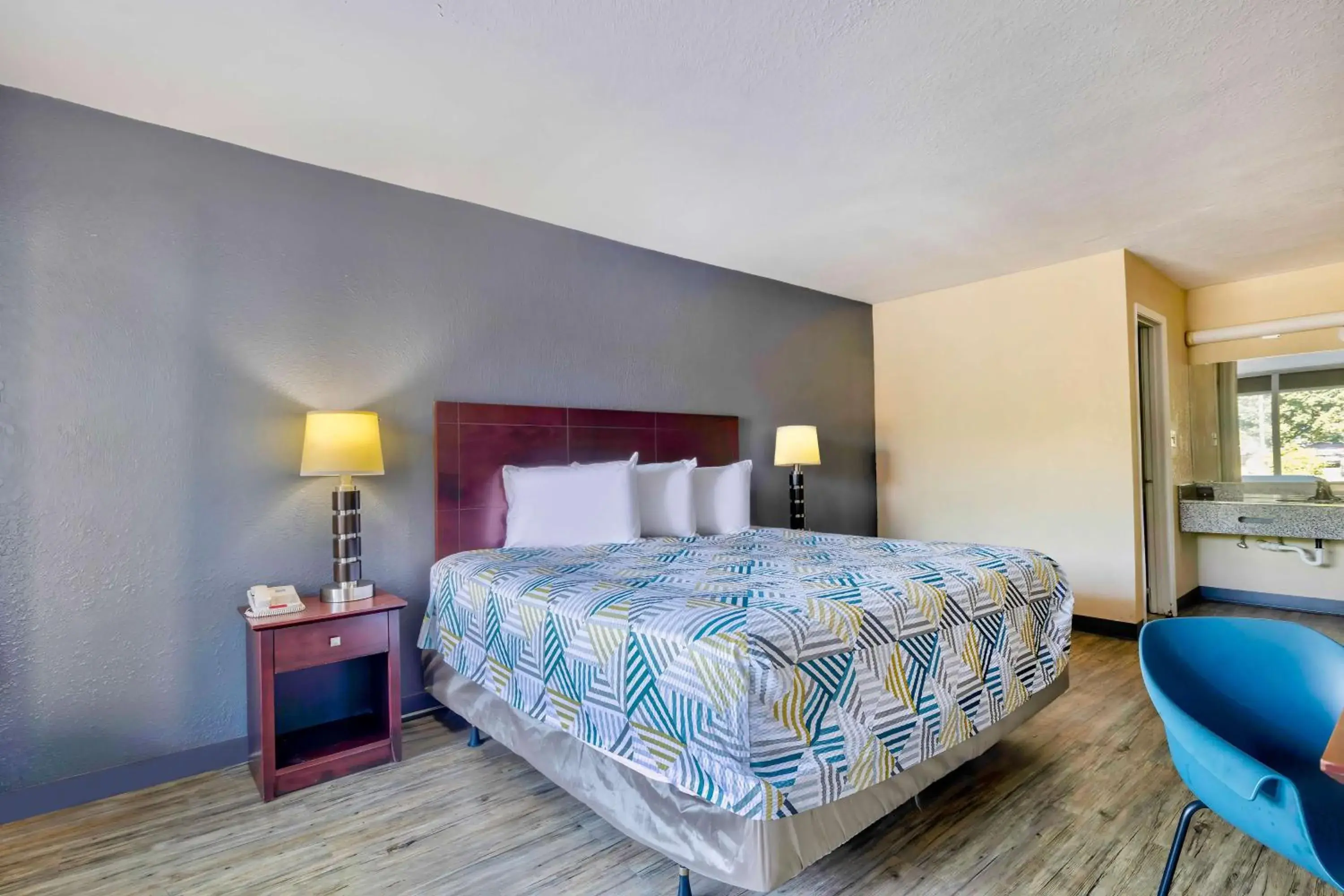 Bed in Motel 6 Effingham, IL Bed in Motel 6 Effingham, IL