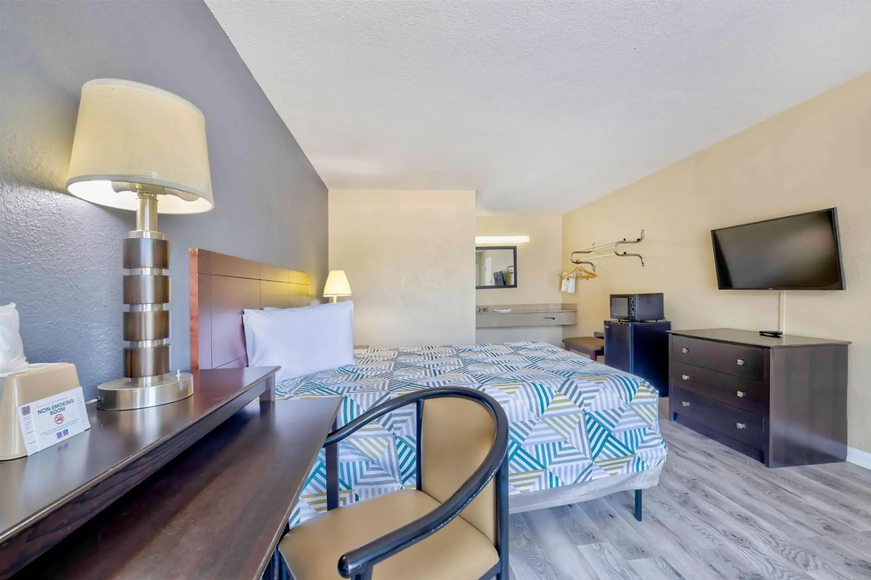 Bed in Motel 6 Effingham, IL Bed in Motel 6 Effingham, IL