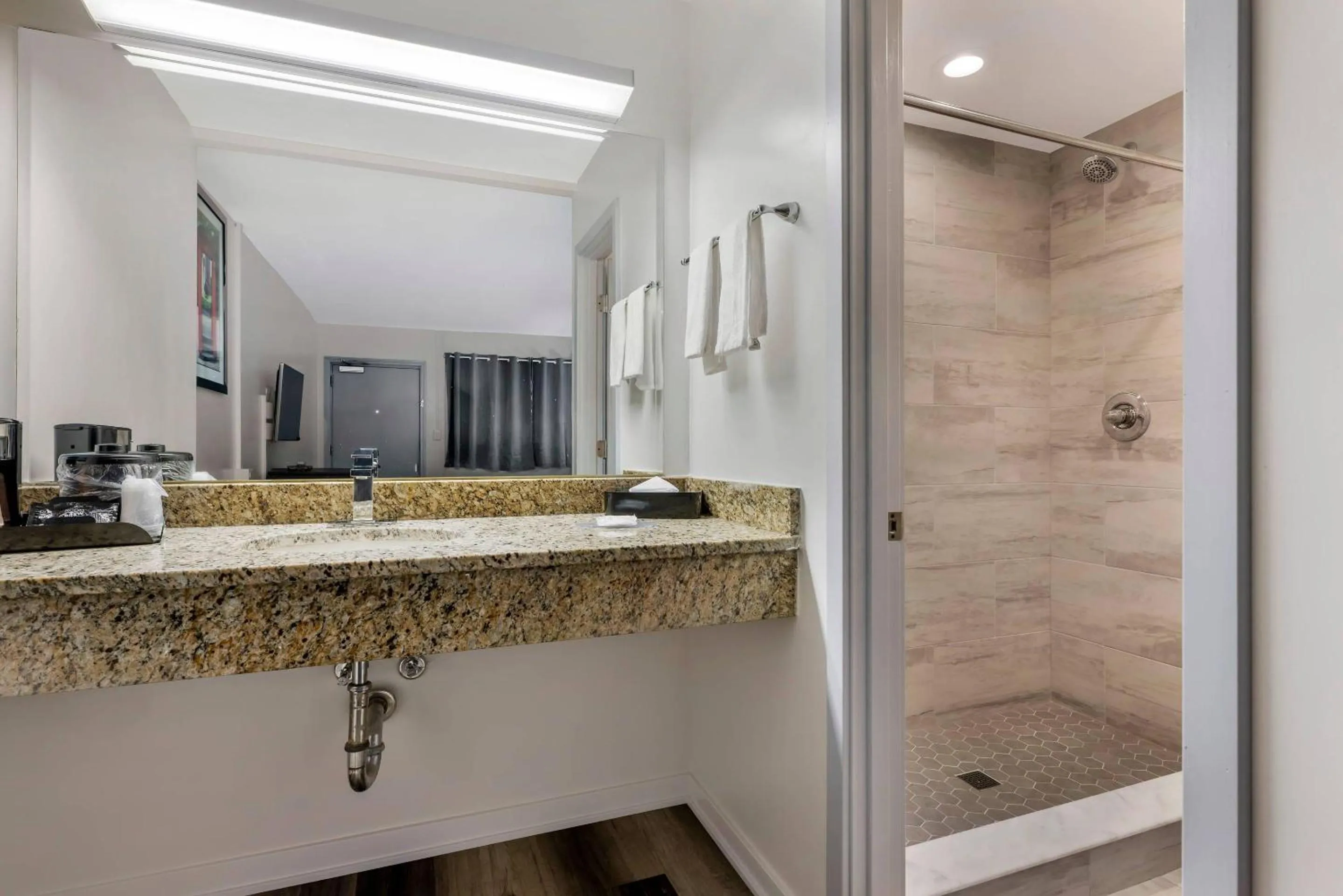 Bedroom in Rodeway Inn Lyons - La Grange