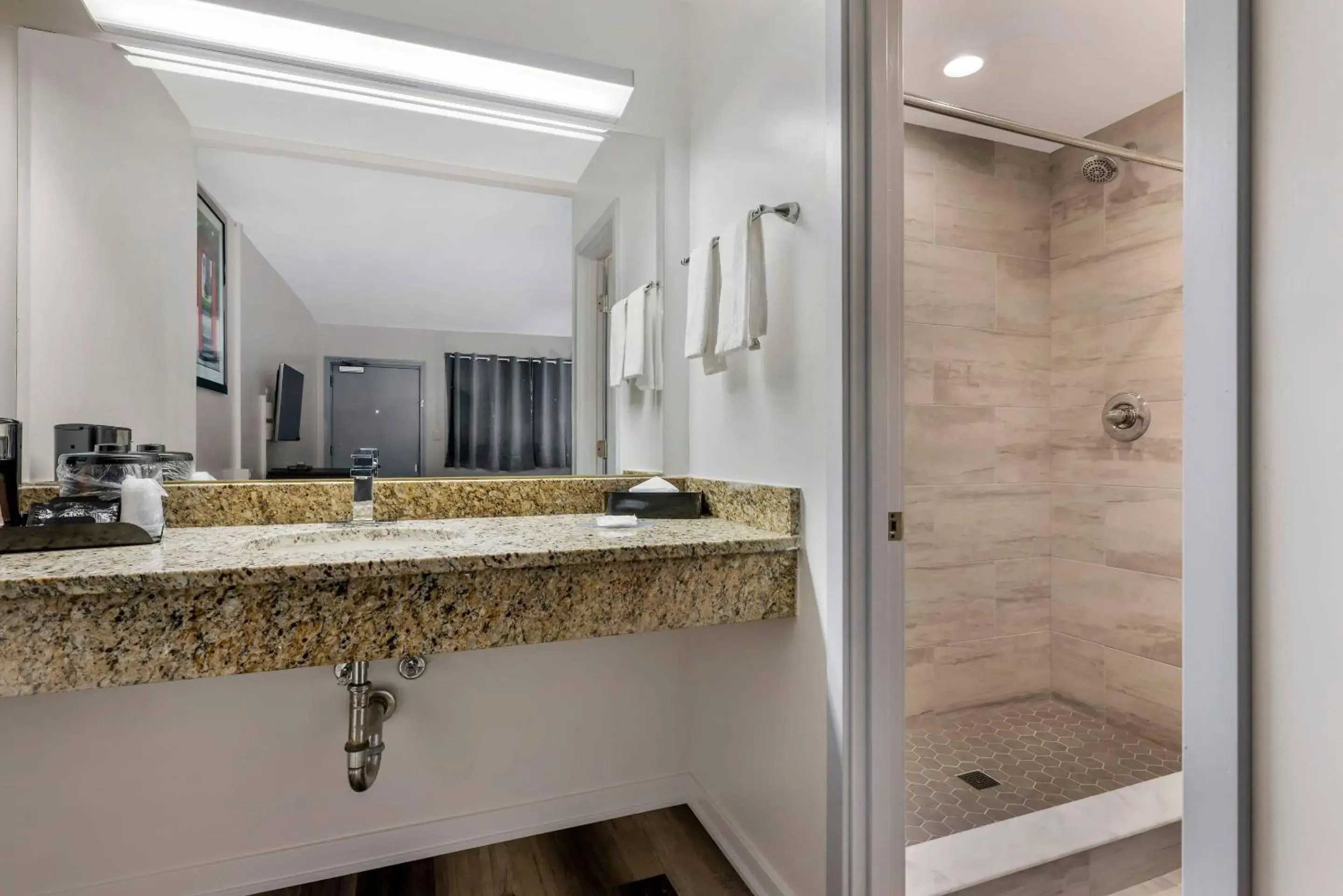 Bedroom in Rodeway Inn Lyons - La Grange Bedroom in Rodeway Inn Lyons - La Grange