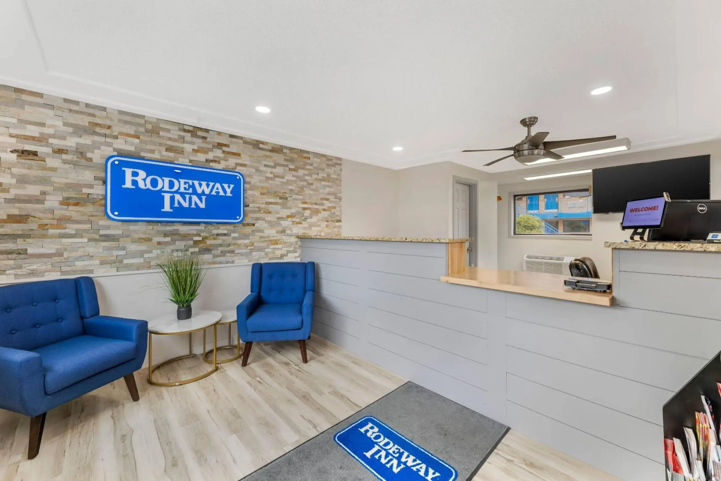 Lobby or reception in Rodeway Inn Lyons - La Grange Lobby or reception in Rodeway Inn Lyons - La Grange