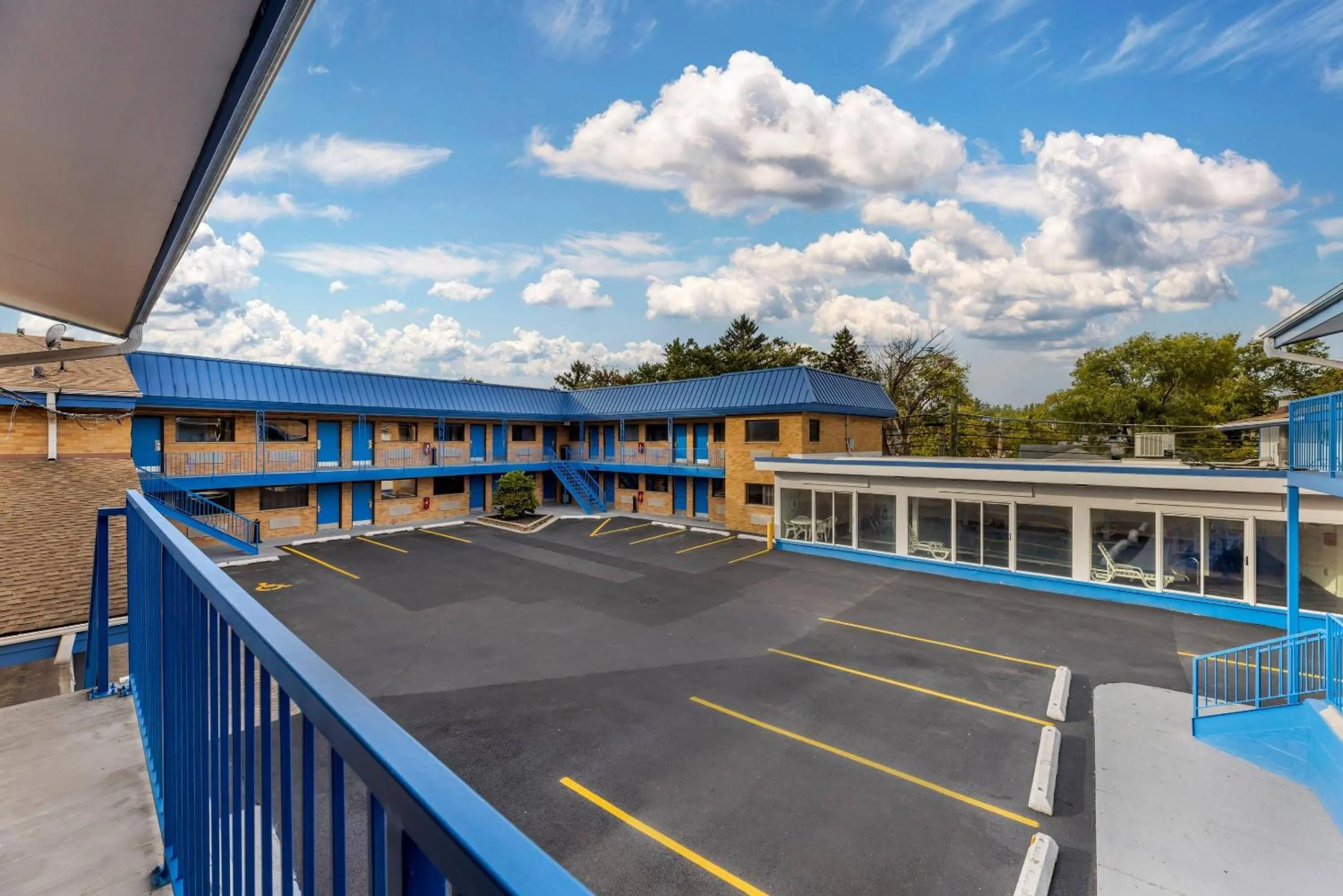 Property building in Rodeway Inn Lyons - La Grange