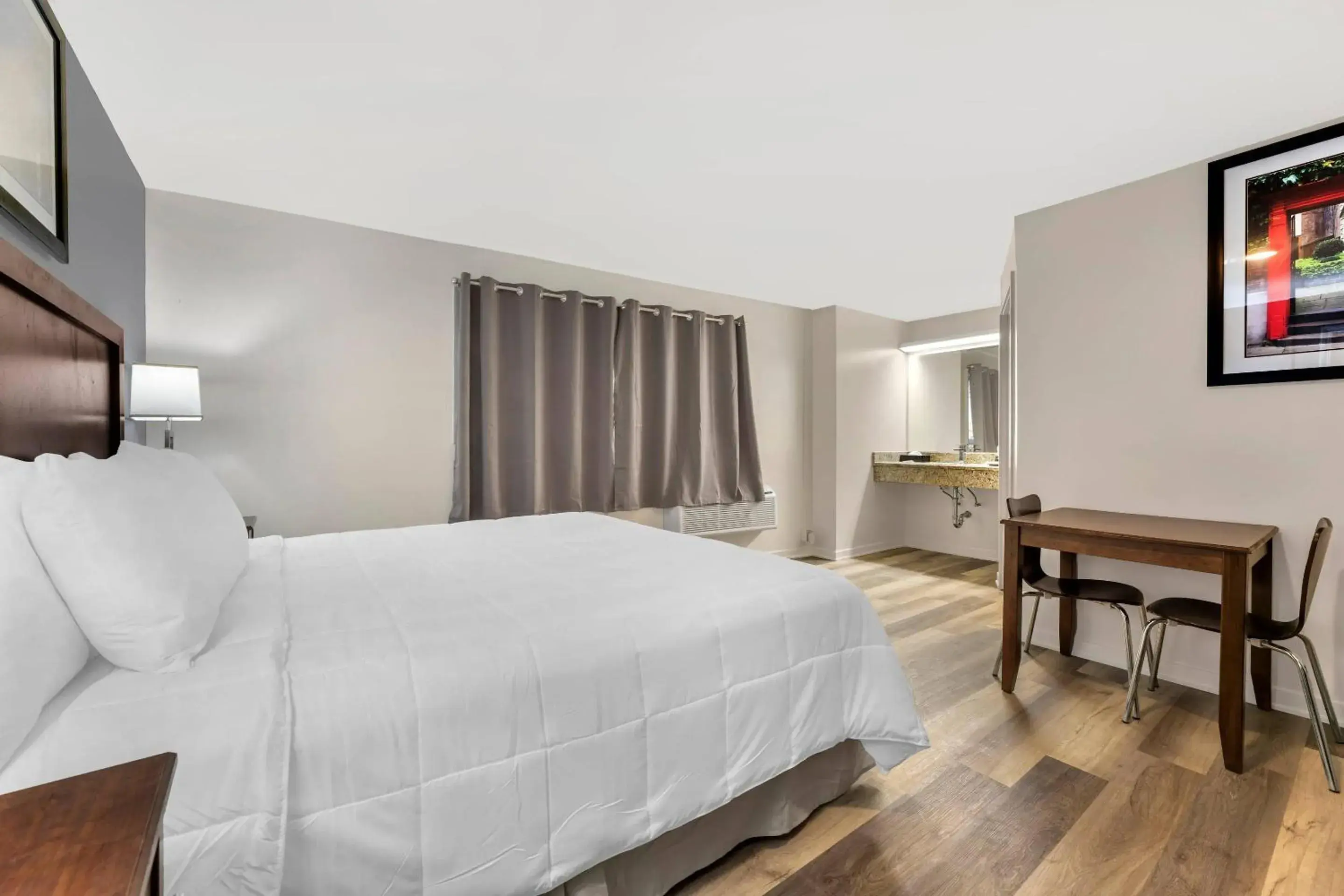 Bedroom, Bed in Rodeway Inn Lyons - La Grange Bedroom, Bed in Rodeway Inn Lyons - La Grange