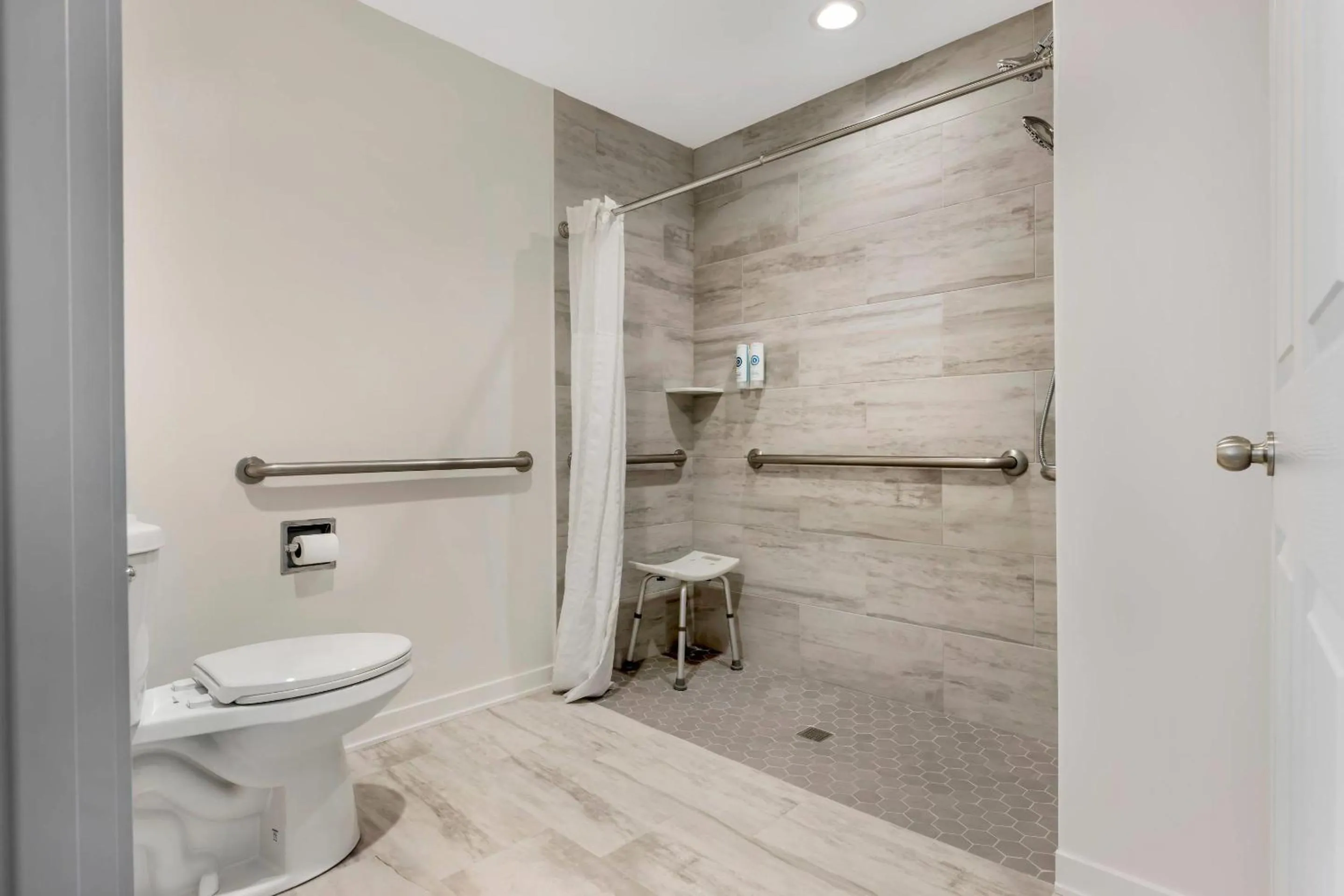 Bedroom in Rodeway Inn Lyons - La Grange